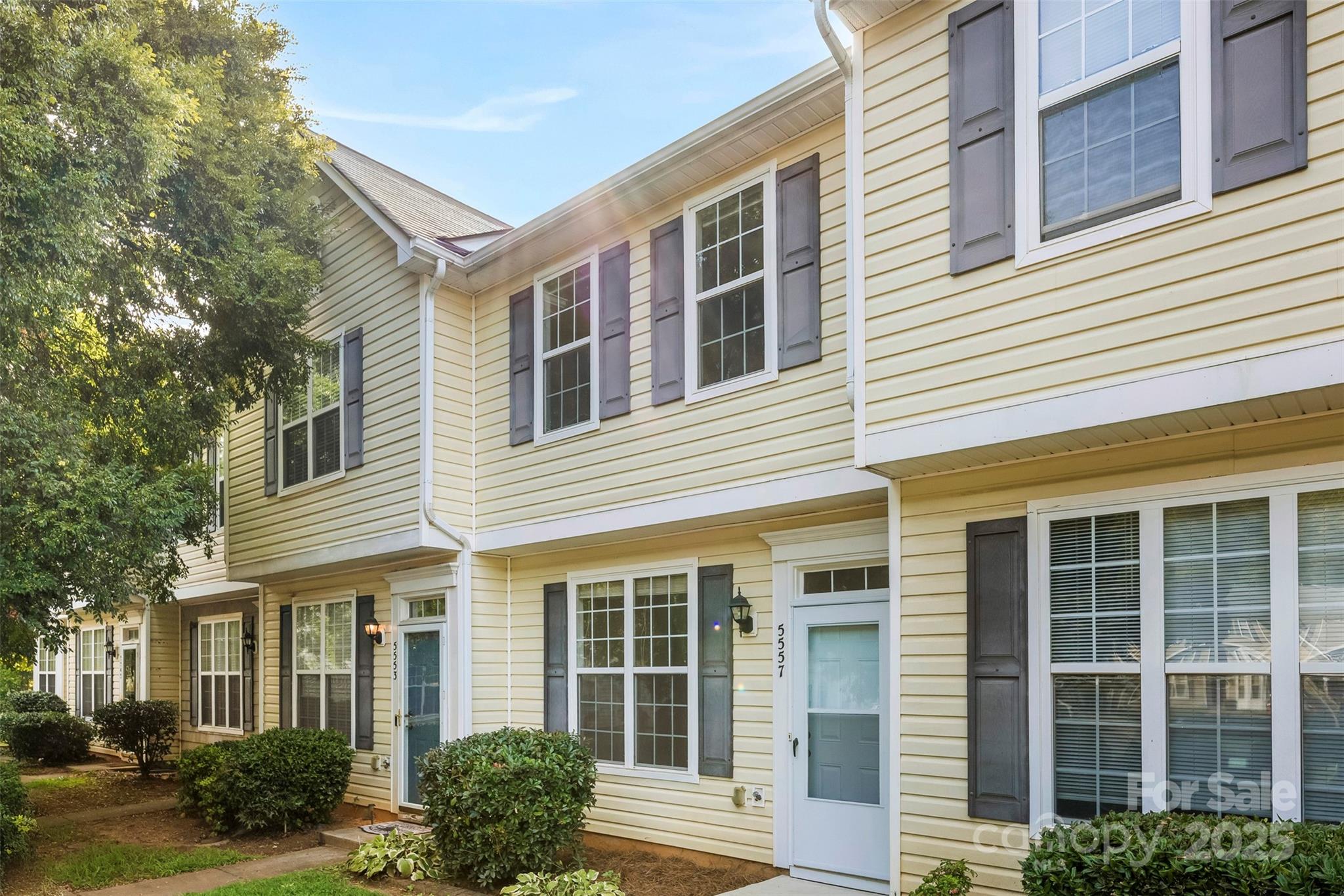 5557 Seths Drive Property Photo 2