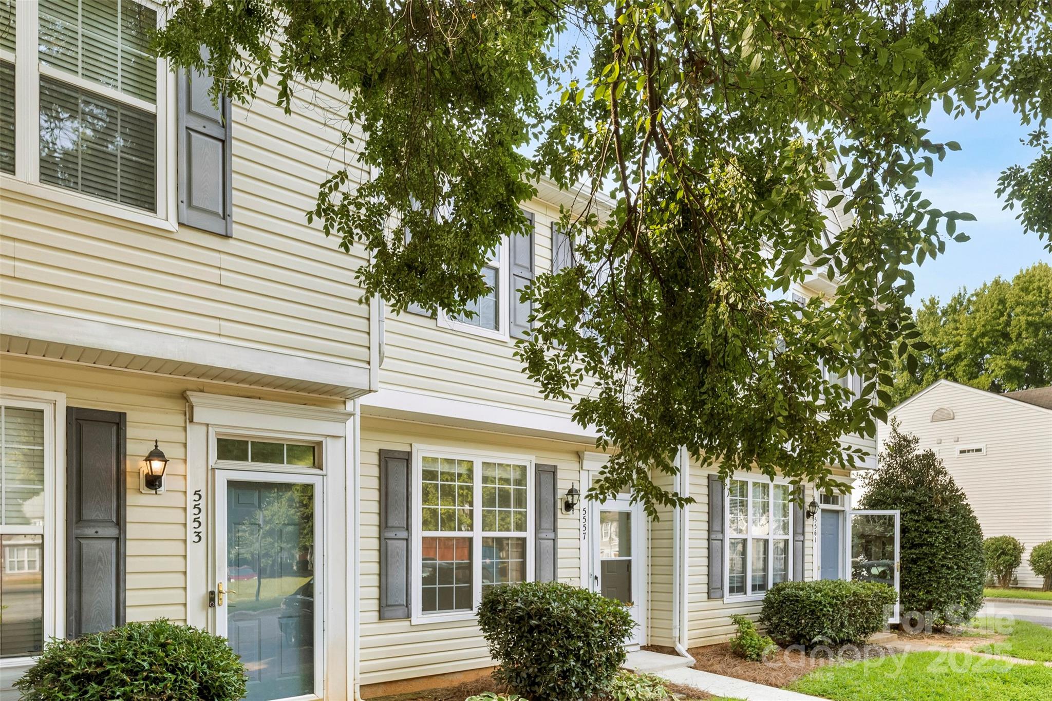 5557 Seths Drive Property Photo 3