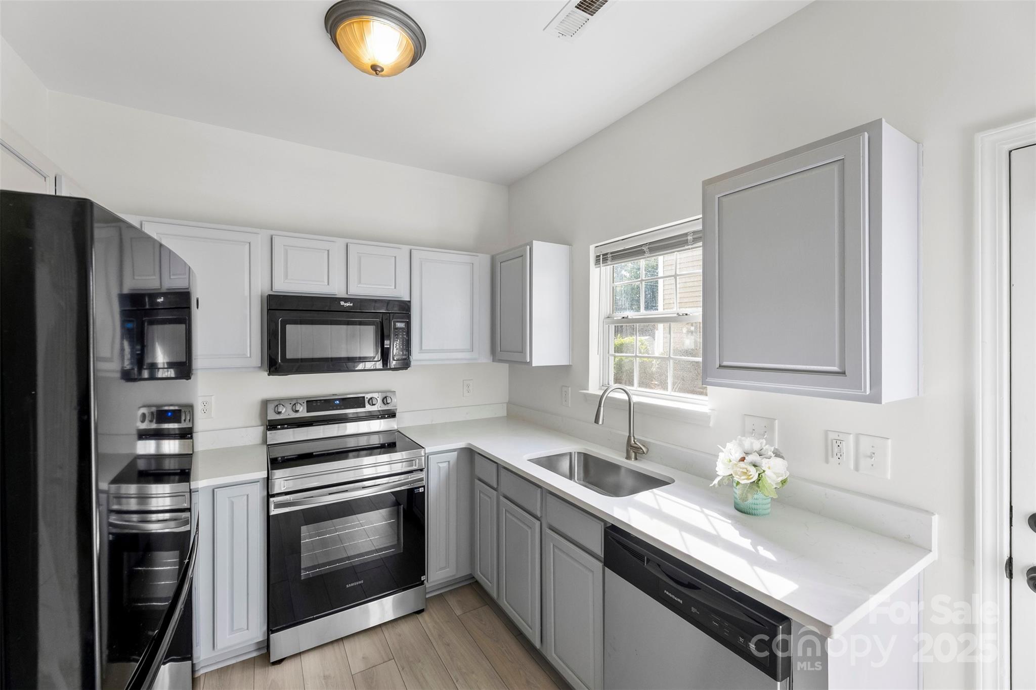 5557 Seths Drive Property Photo 6