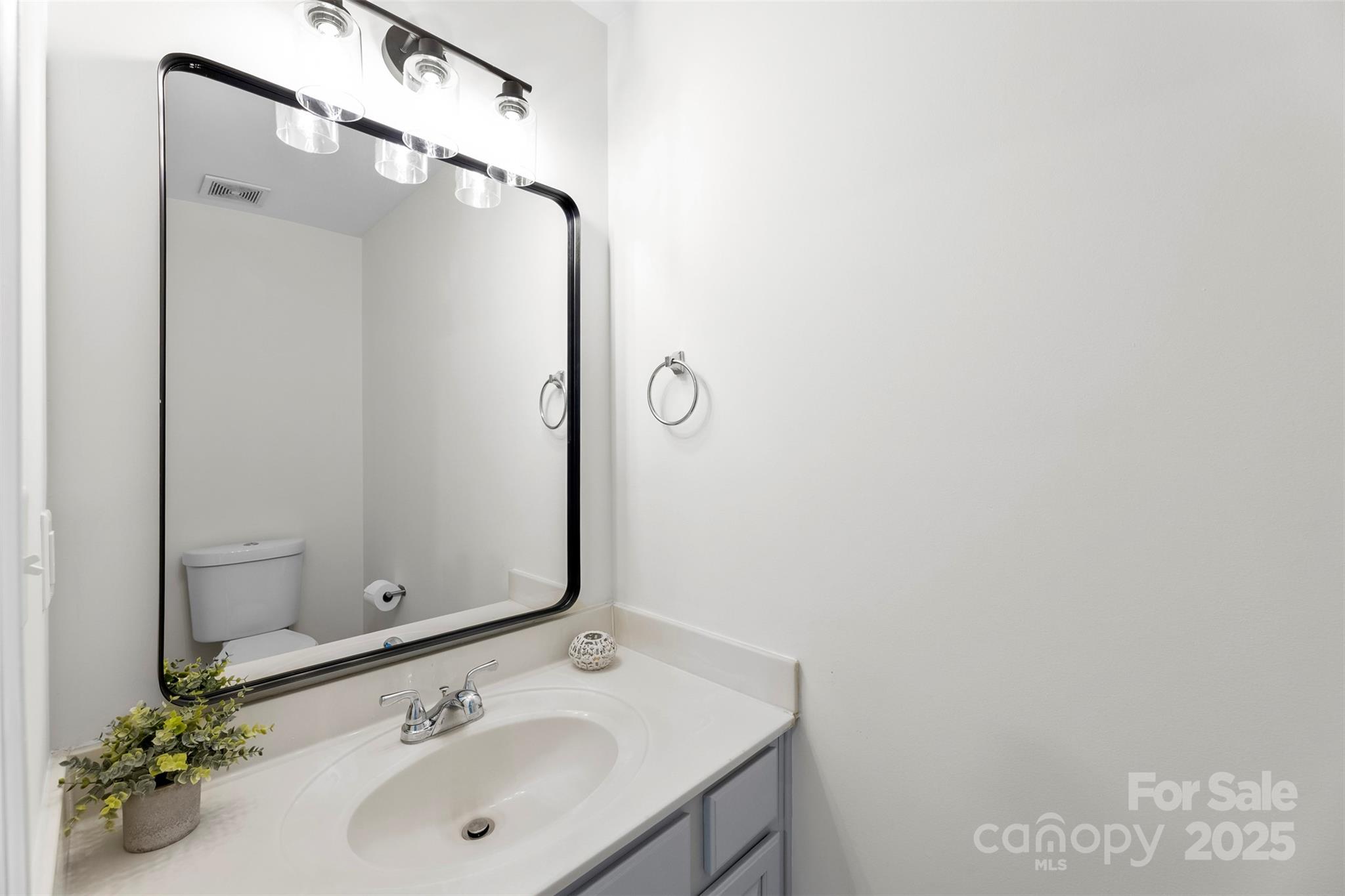 5557 Seths Drive Property Photo 9