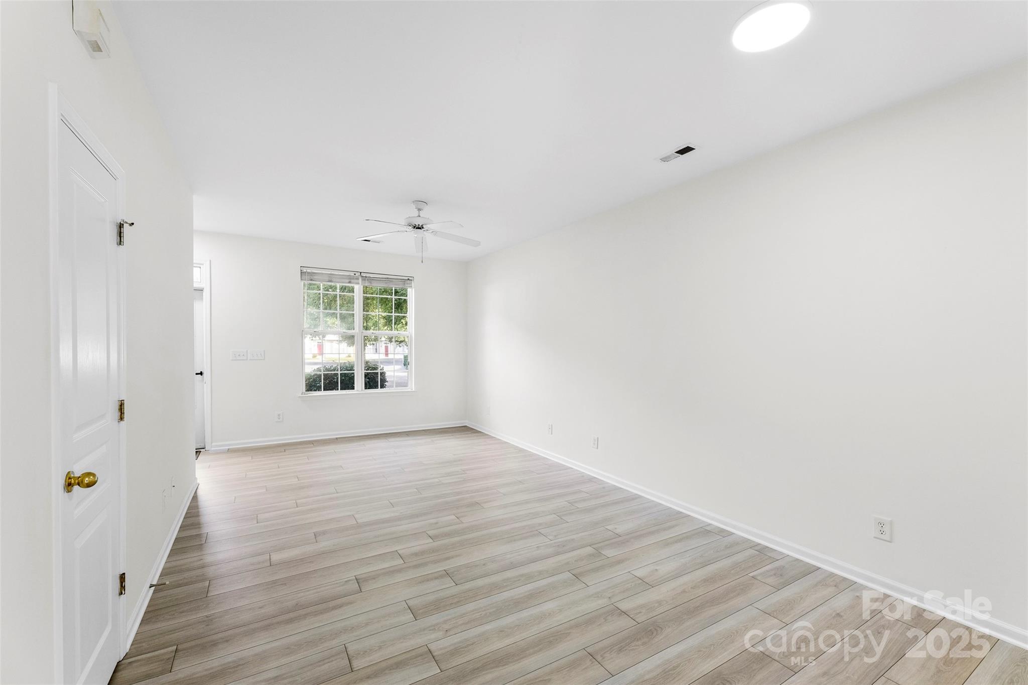 5557 Seths Drive Property Photo 10