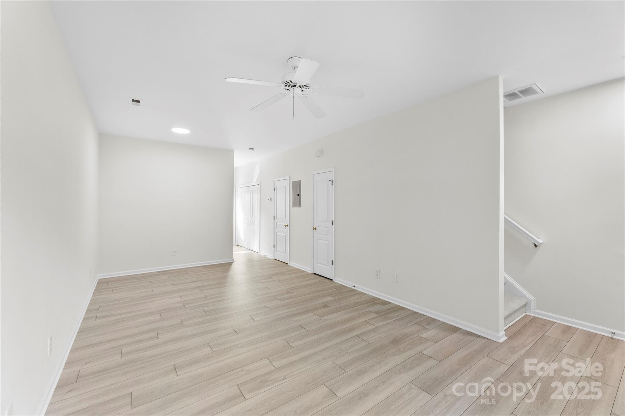 5557 Seths Drive Property Photo 11