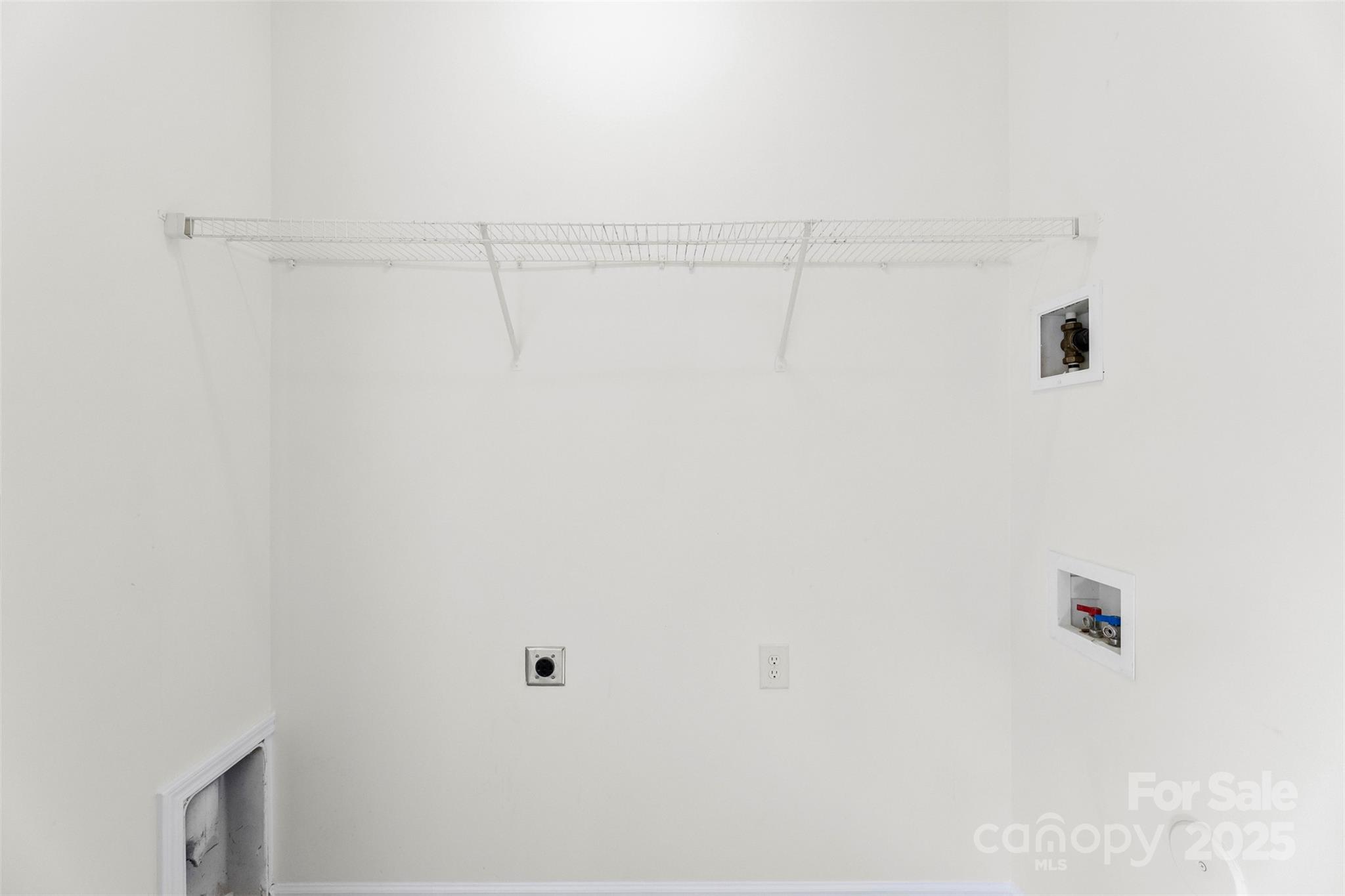 5557 Seths Drive Property Photo 23