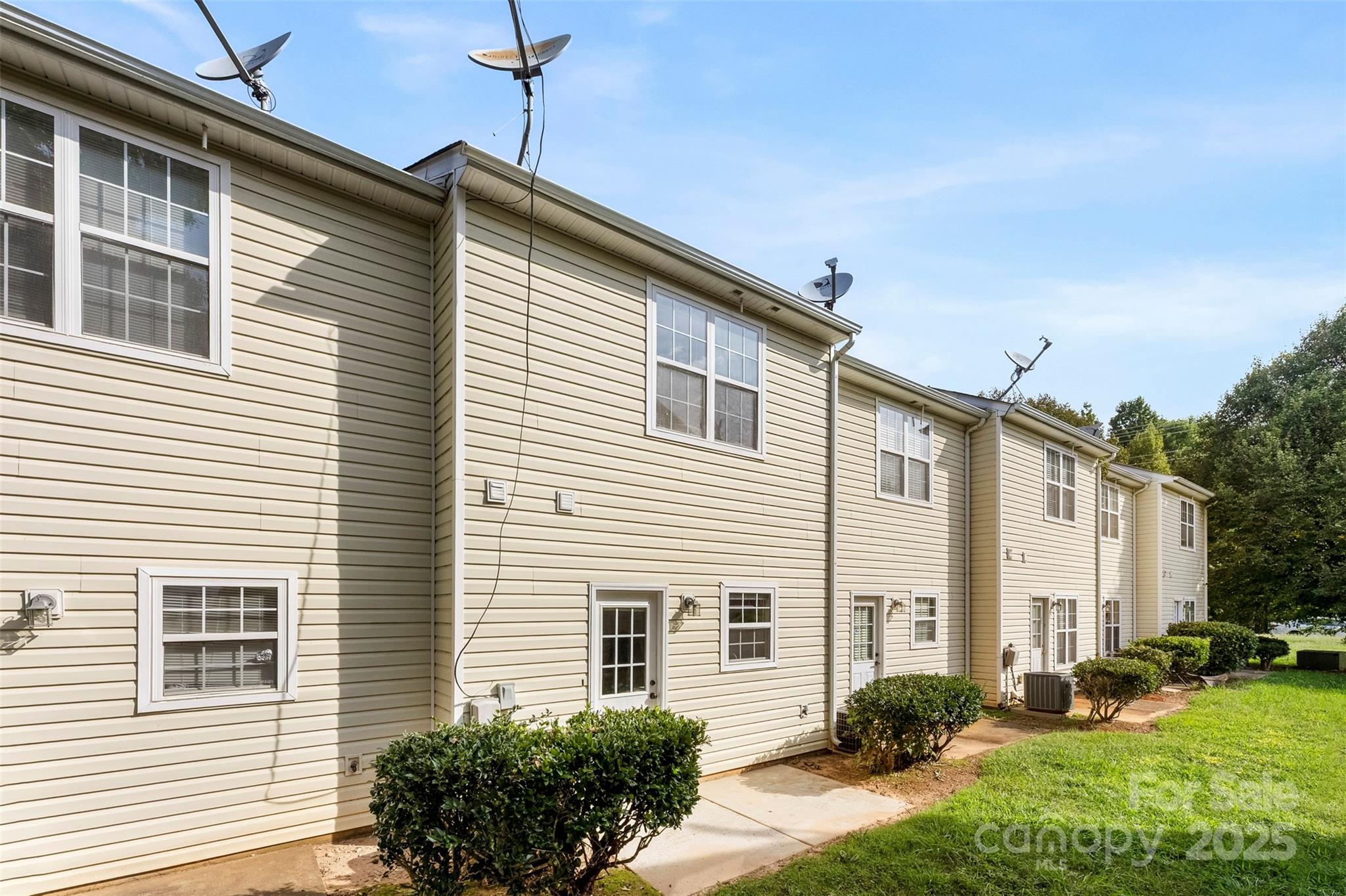 5557 Seths Drive Property Photo 24