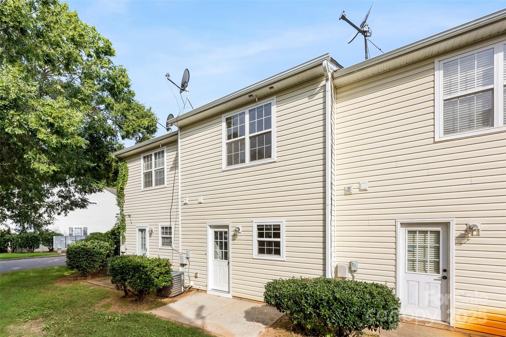 5557 Seths Drive Property Photo 25