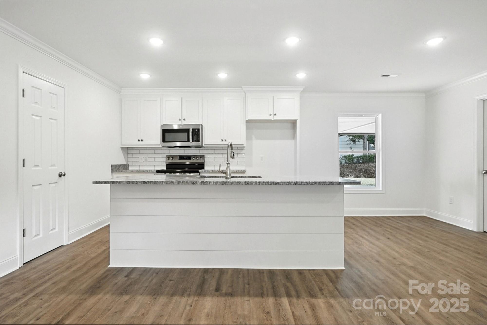 251 Lincoln Road Property Photo 8