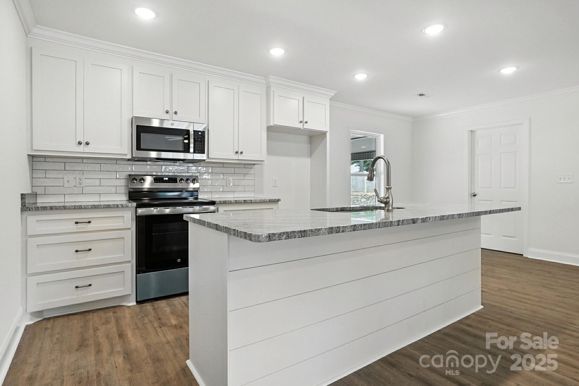 251 Lincoln Road Property Photo 11