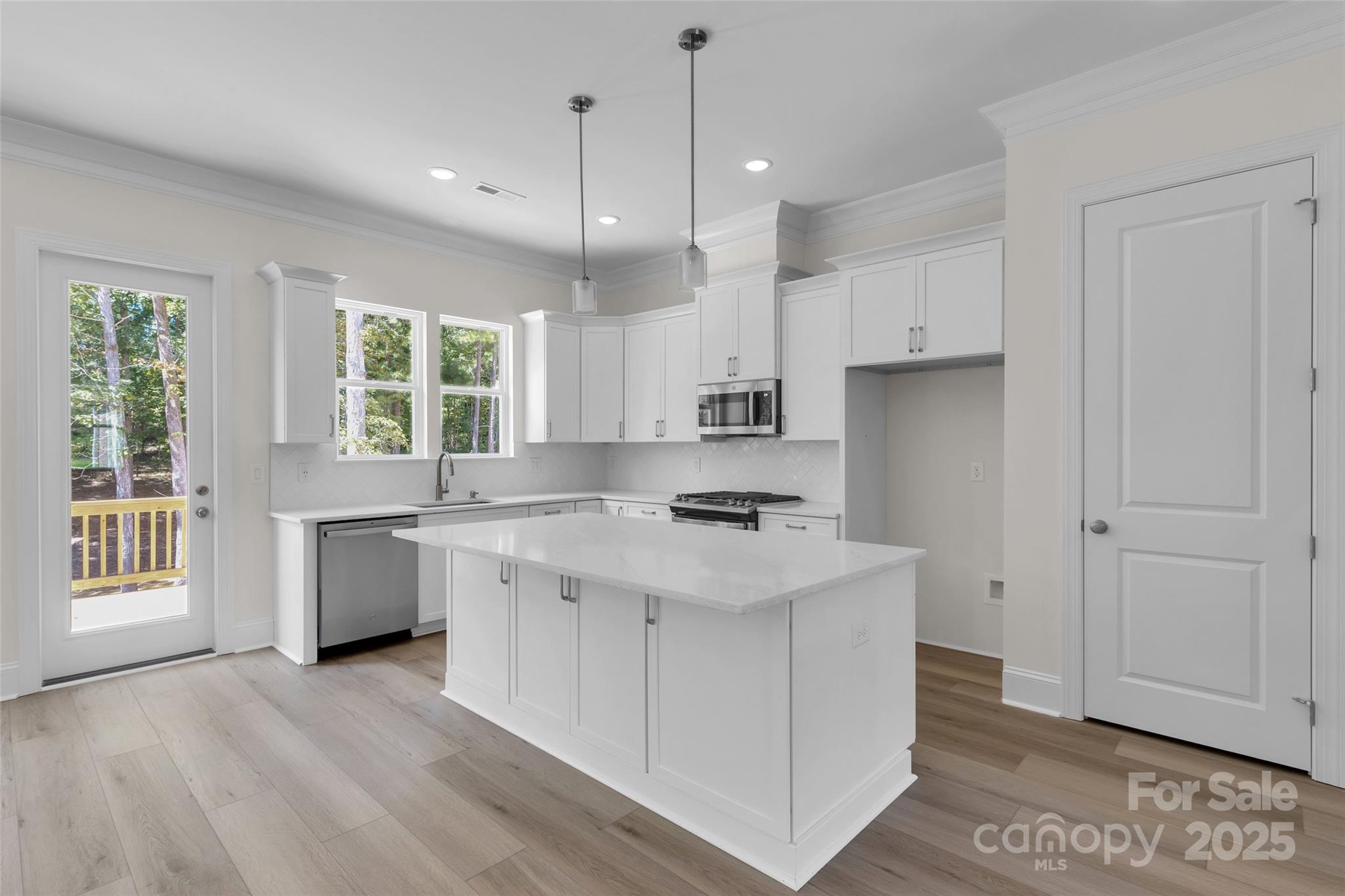 1028 Lyndon Drive Property Photo 9