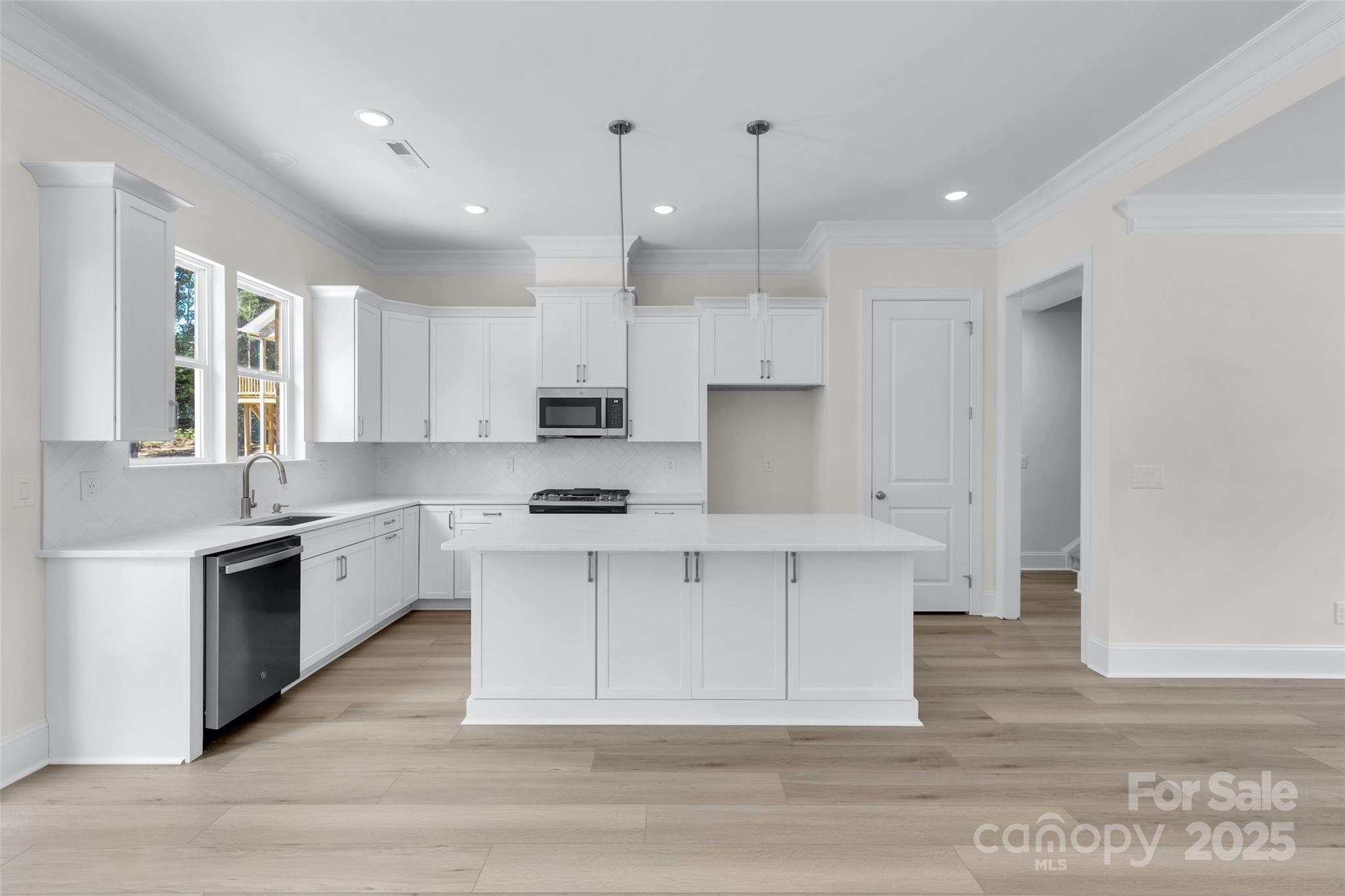 1028 Lyndon Drive Property Photo 11