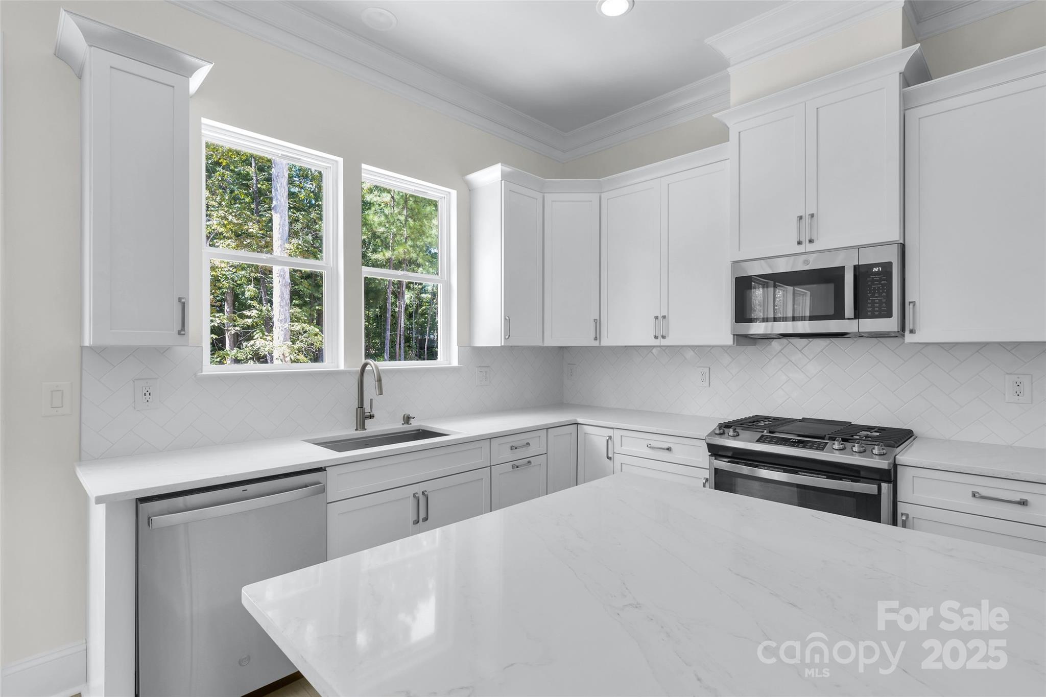 1028 Lyndon Drive Property Photo 13