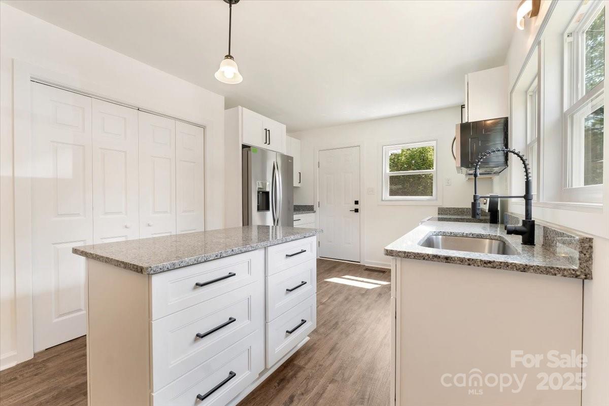 2105 Woodlawn Street Property Photo 2