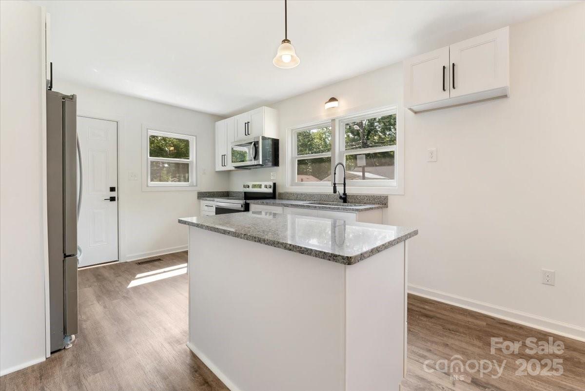 2105 Woodlawn Street Property Photo 3