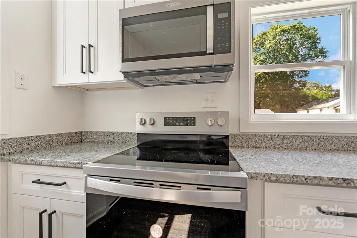 2105 Woodlawn Street Property Photo 5