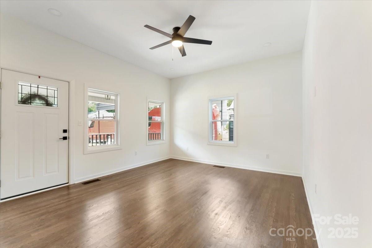 2105 Woodlawn Street Property Photo 8