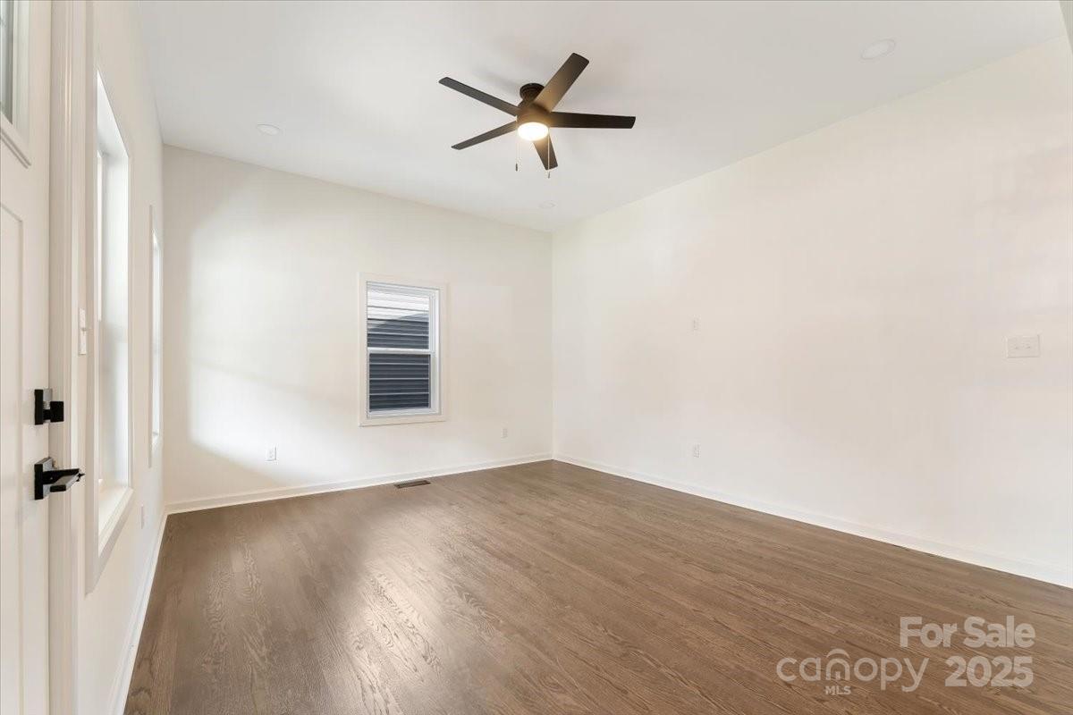 2105 Woodlawn Street Property Photo 9