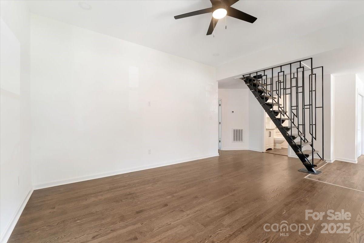 2105 Woodlawn Street Property Photo 10