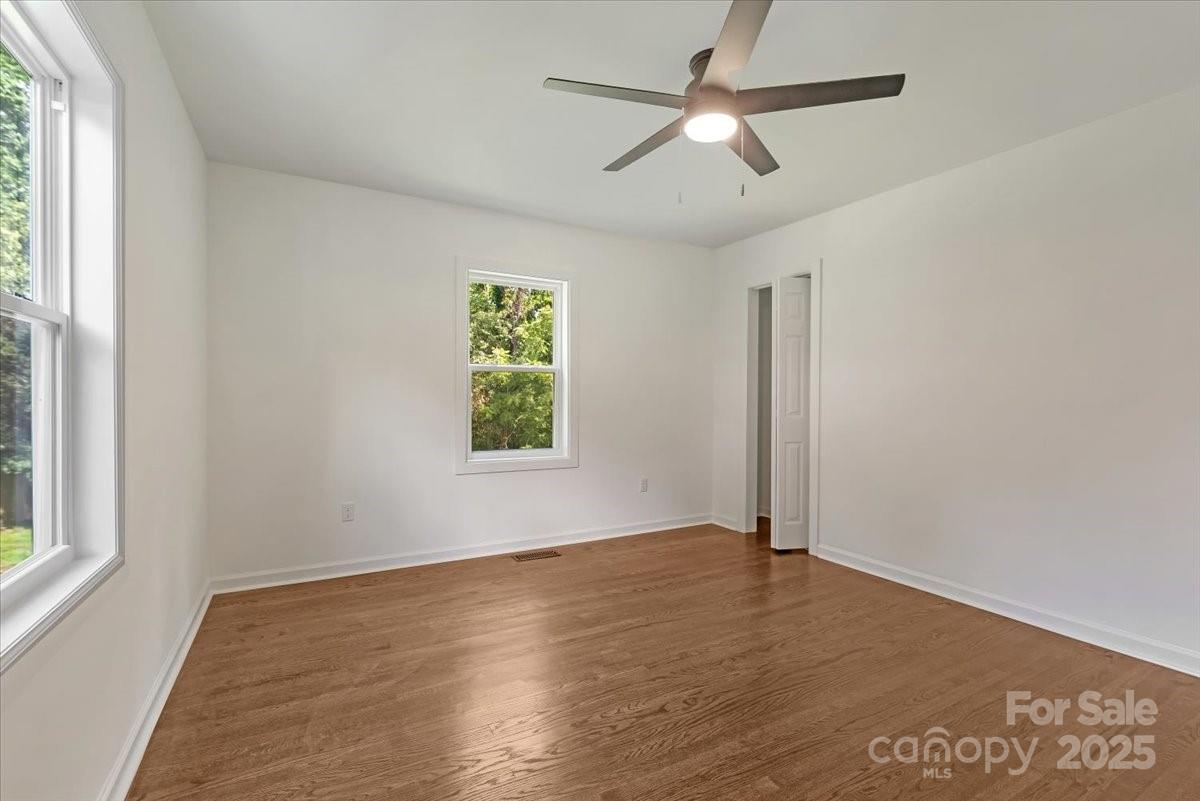 2105 Woodlawn Street Property Photo 12