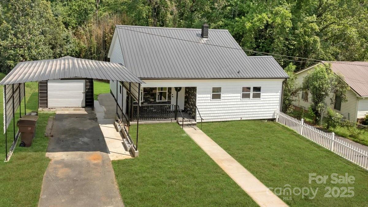 2105 Woodlawn Street Property Photo 19