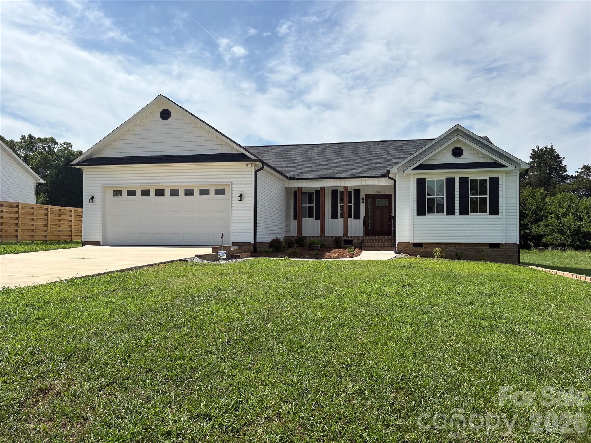 113 Cheval Trail Property Photo 2
