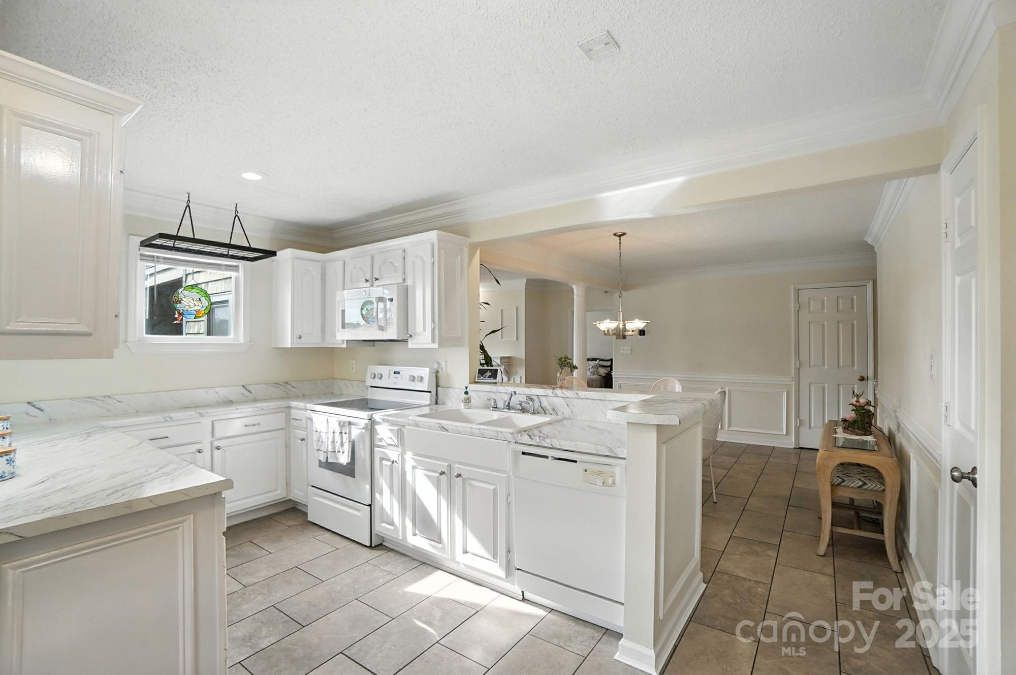 9031 Jm Keynes Drive 56 Property Photo 7