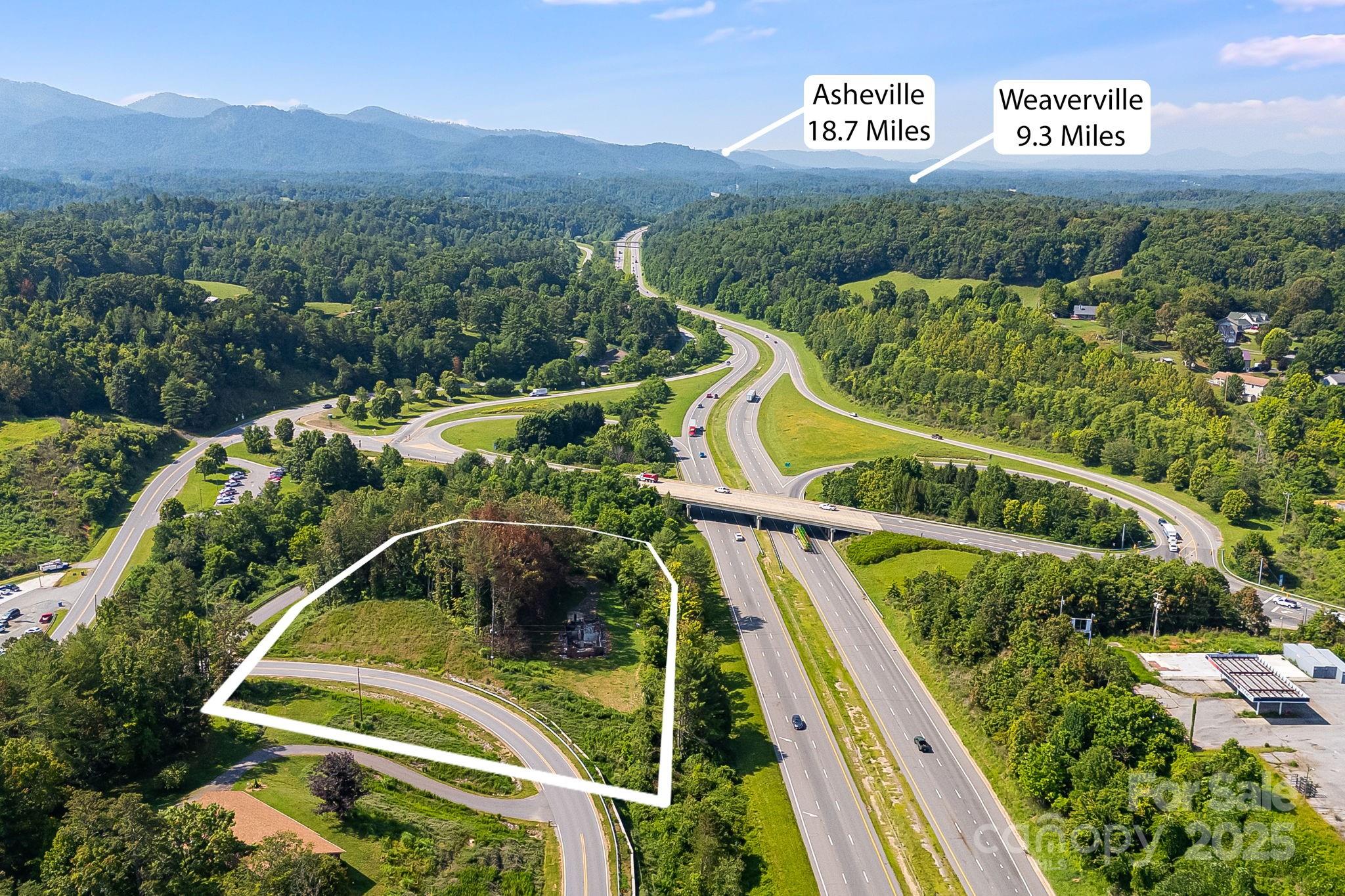 1672 Crossroads Parkway Property Photo 1