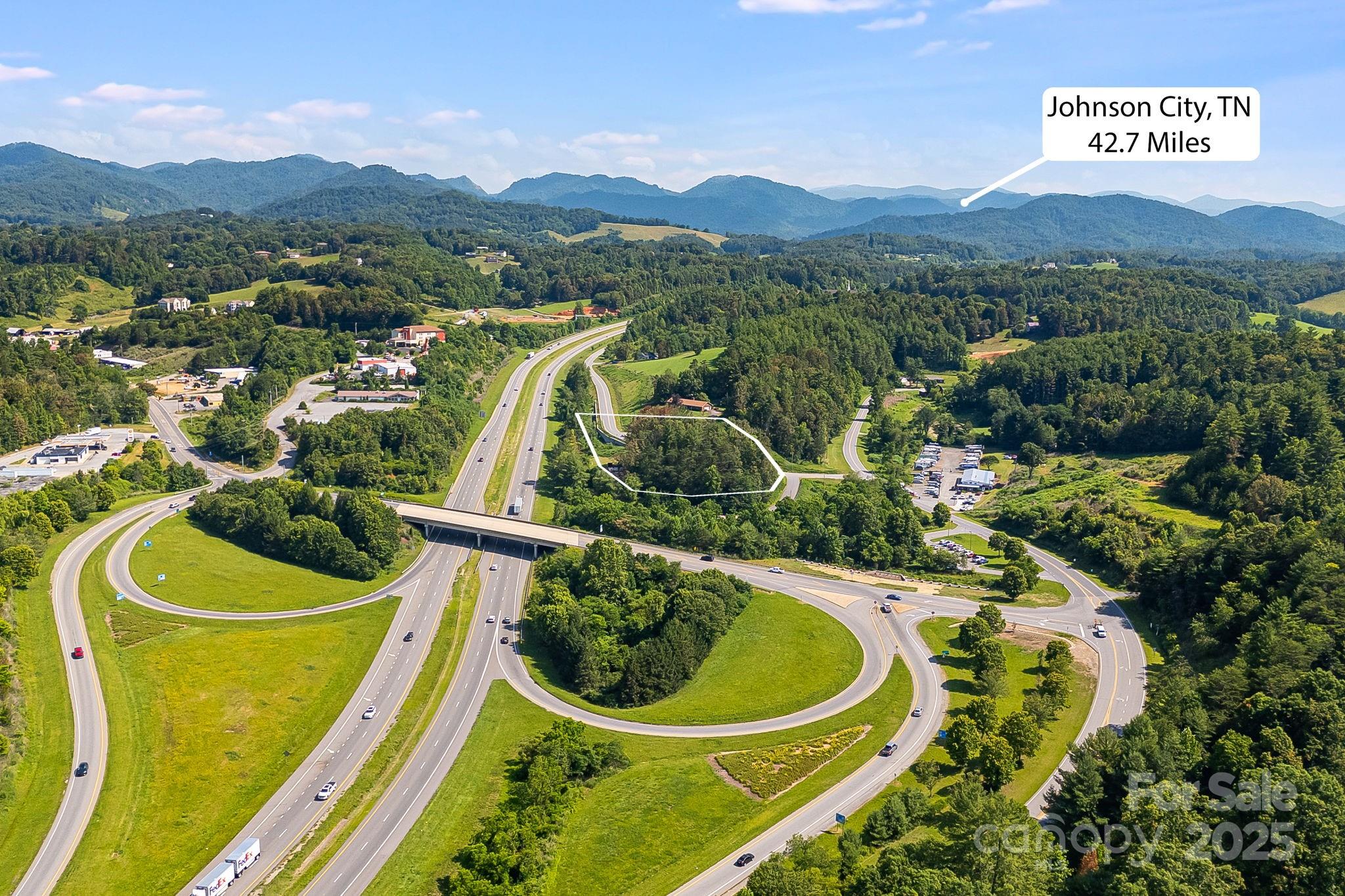 1672 Crossroads Parkway Property Photo 3