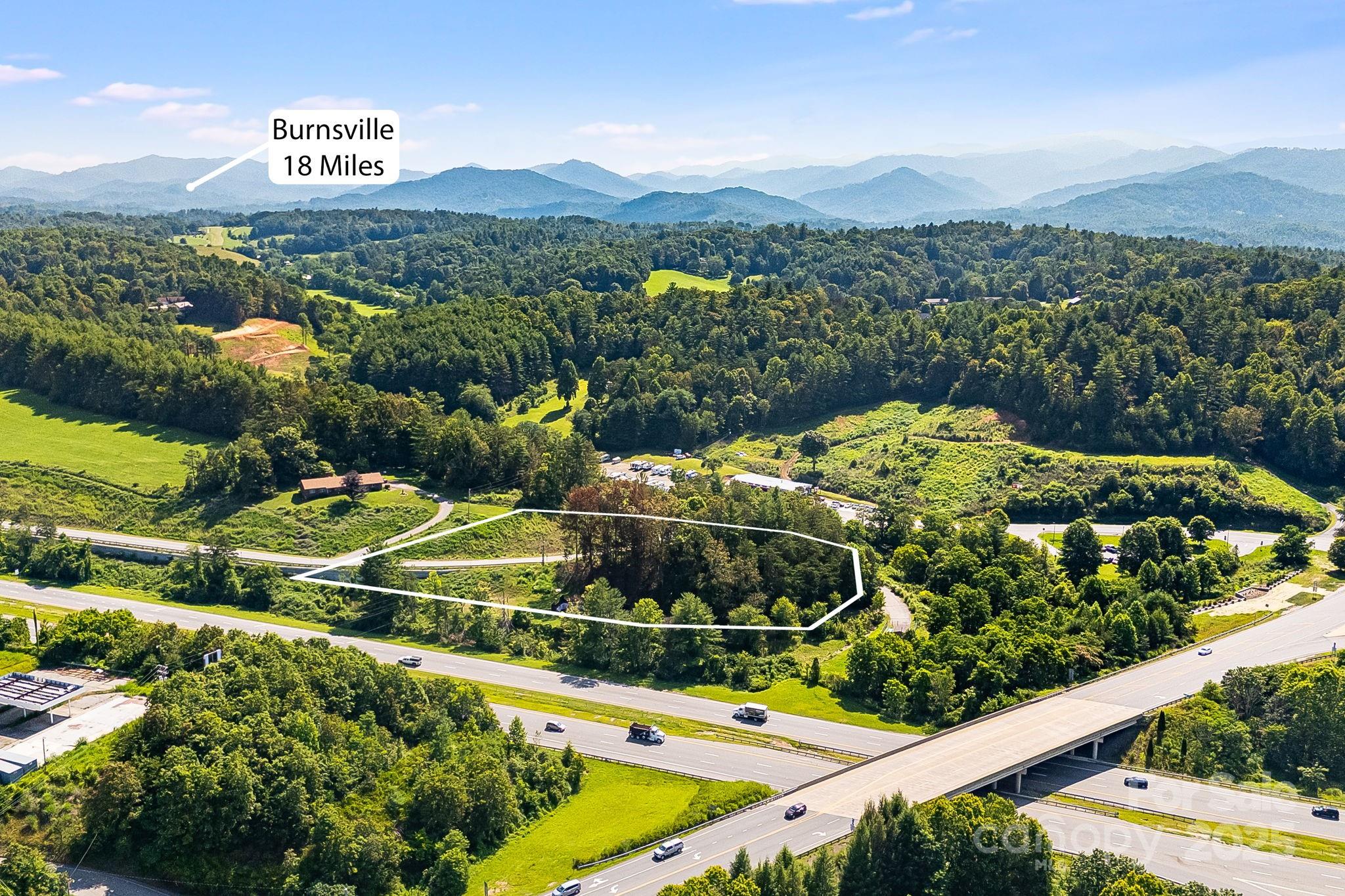 1672 Crossroads Parkway Property Photo 4