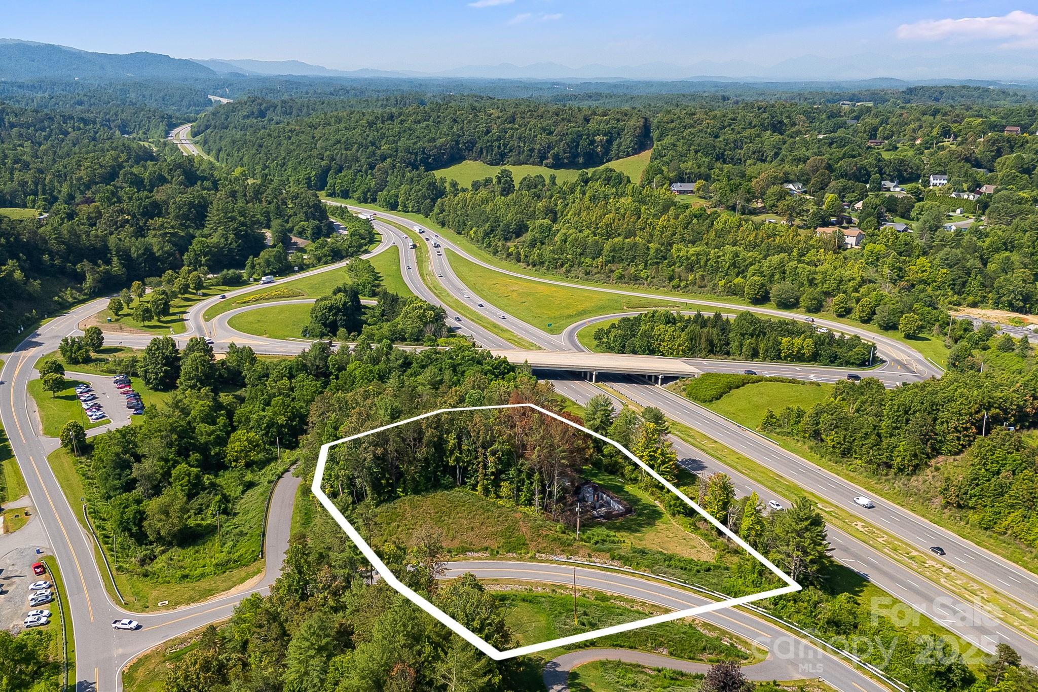 1672 Crossroads Parkway Property Photo 5