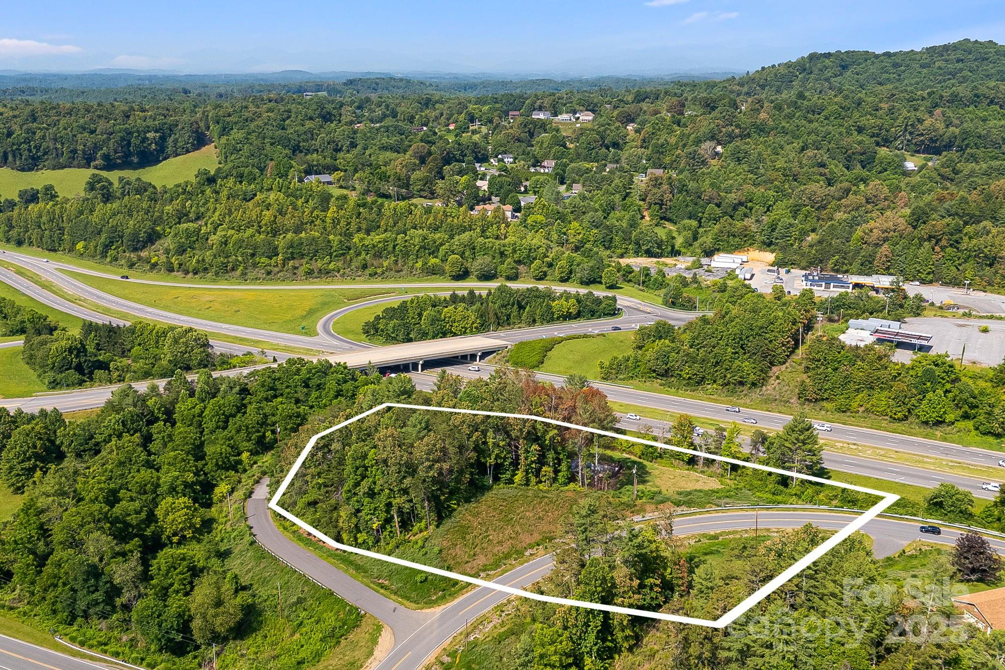 1672 Crossroads Parkway Property Photo 6