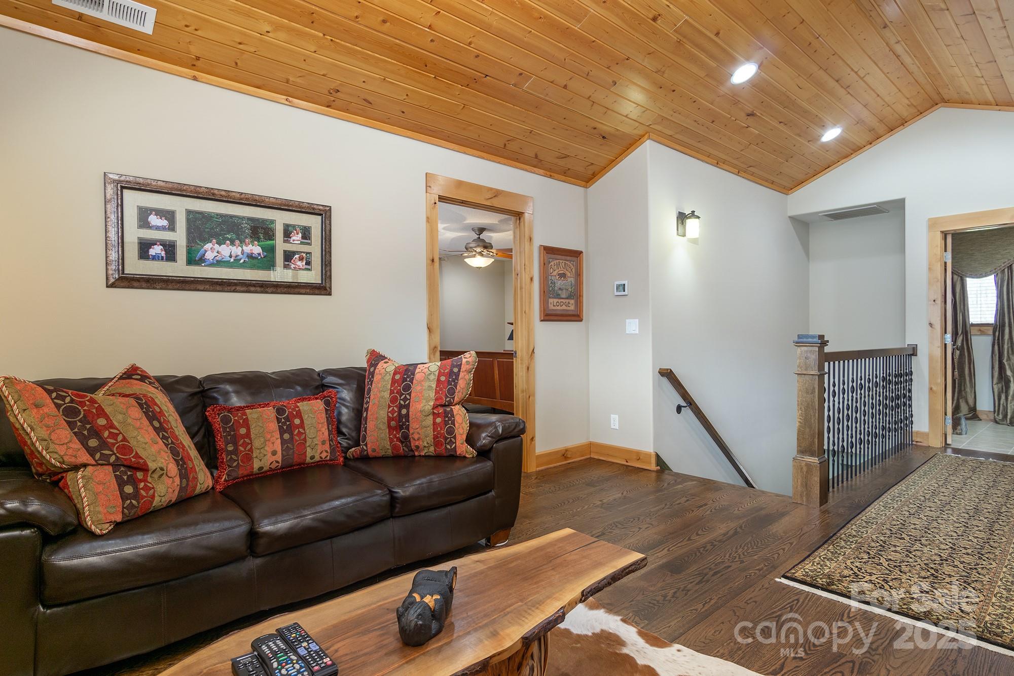 596 N Ridge Runner Road Property Photo 21