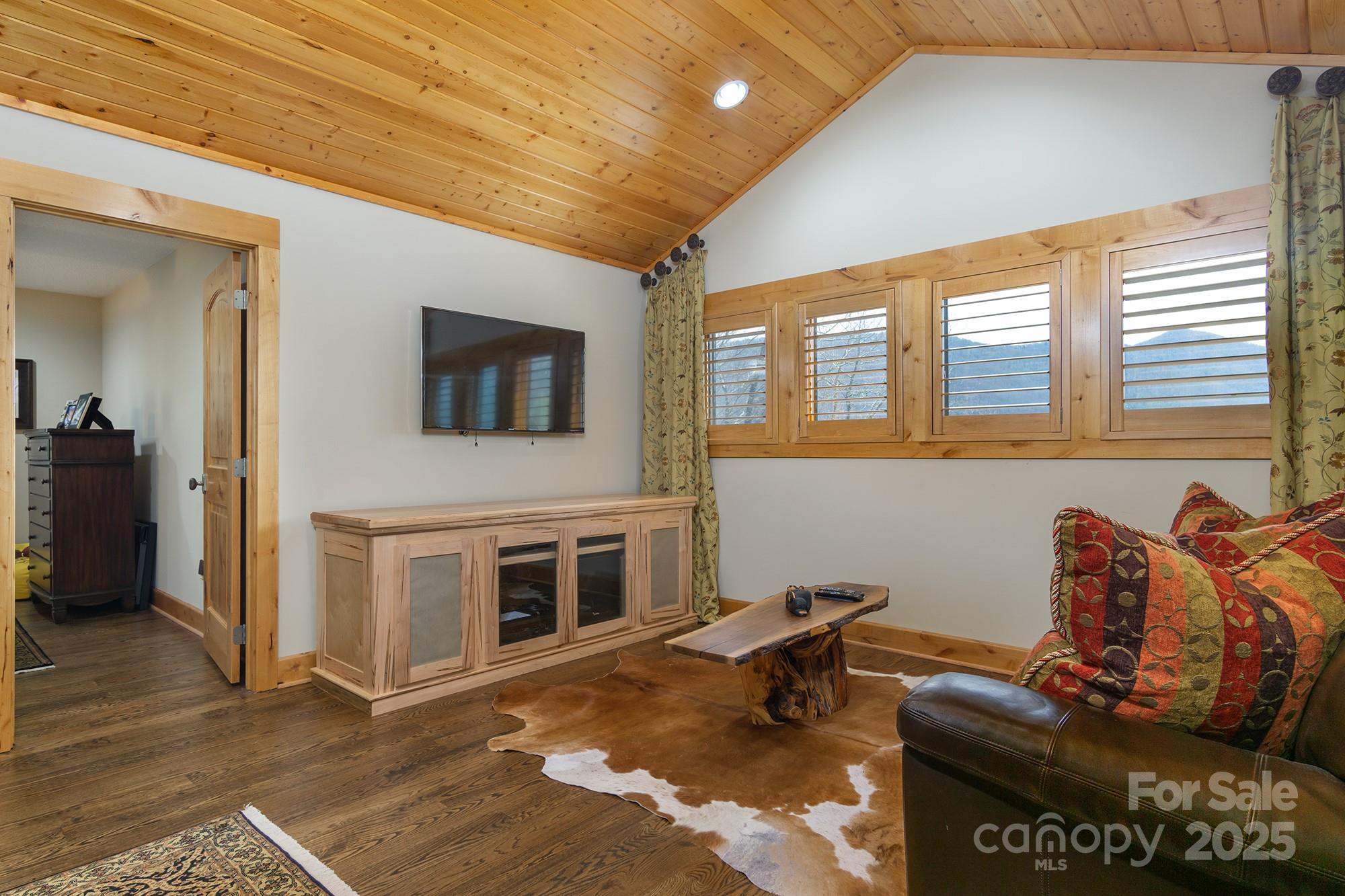 596 N Ridge Runner Road Property Photo 22