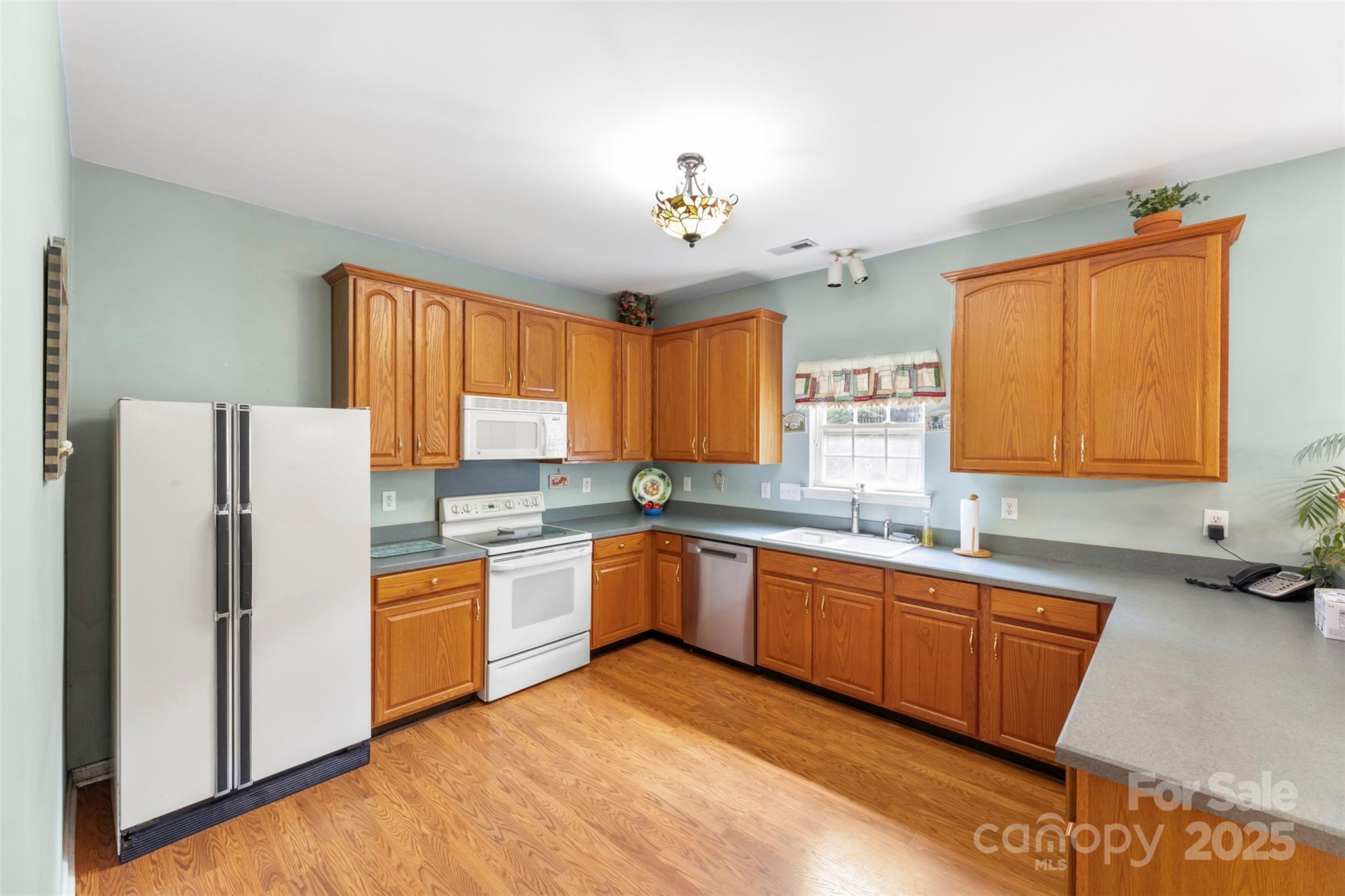 17240 Georgian Hall Drive Property Photo 8