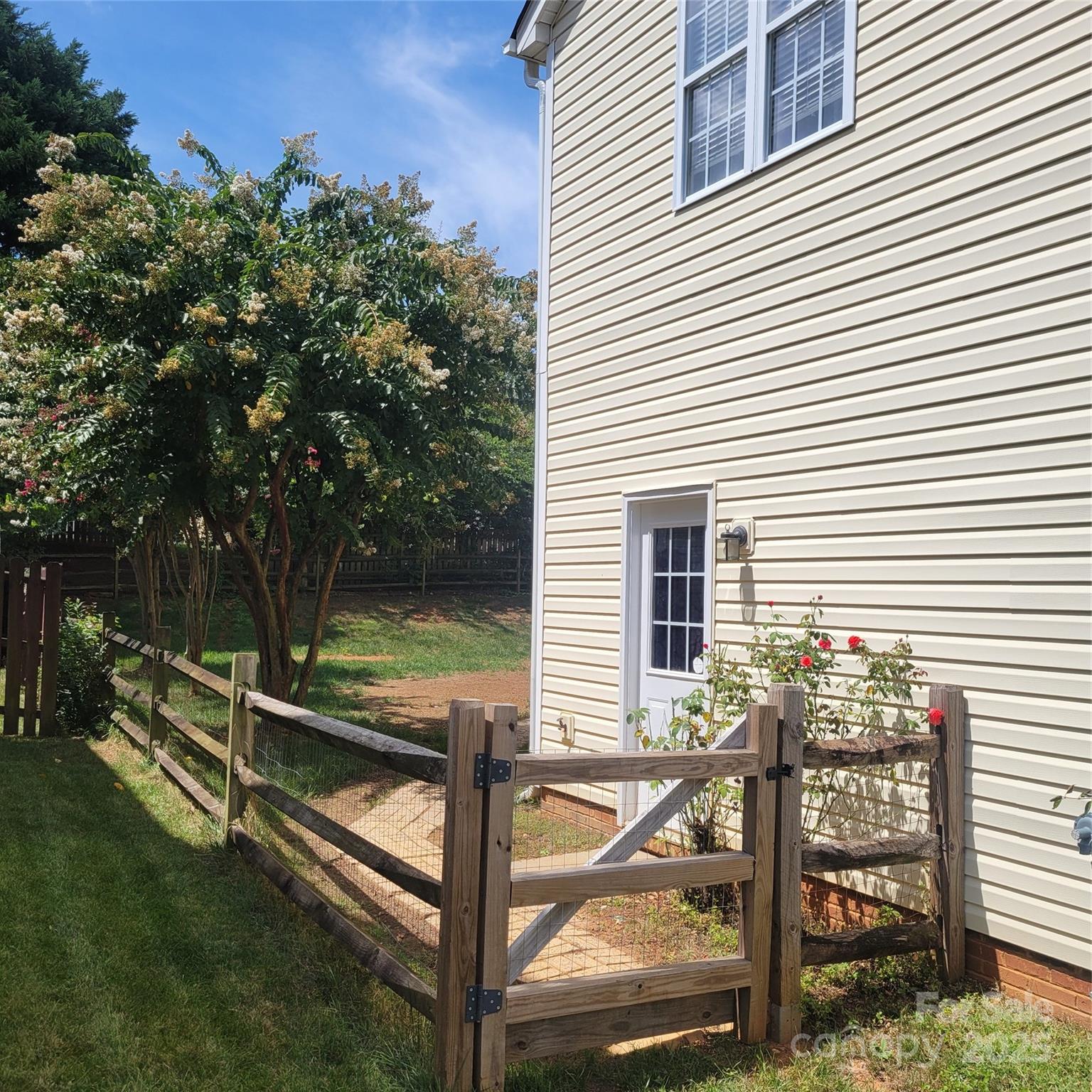 17240 Georgian Hall Drive Property Photo 33