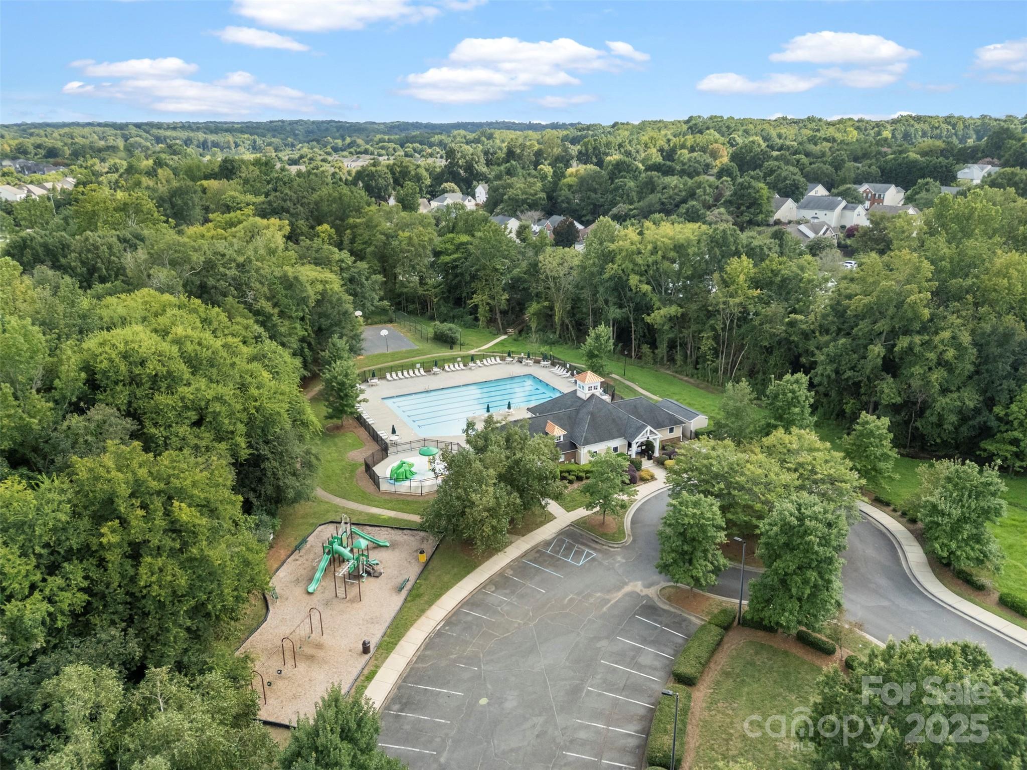 17240 Georgian Hall Drive Property Photo 38