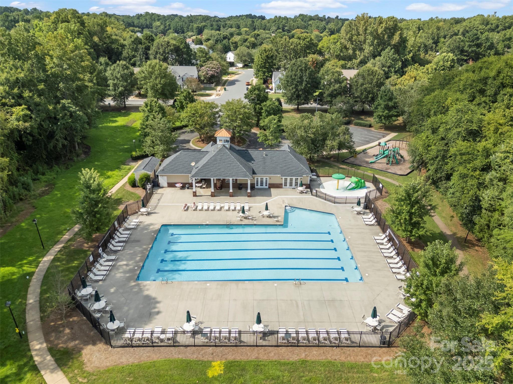 17240 Georgian Hall Drive Property Photo 39