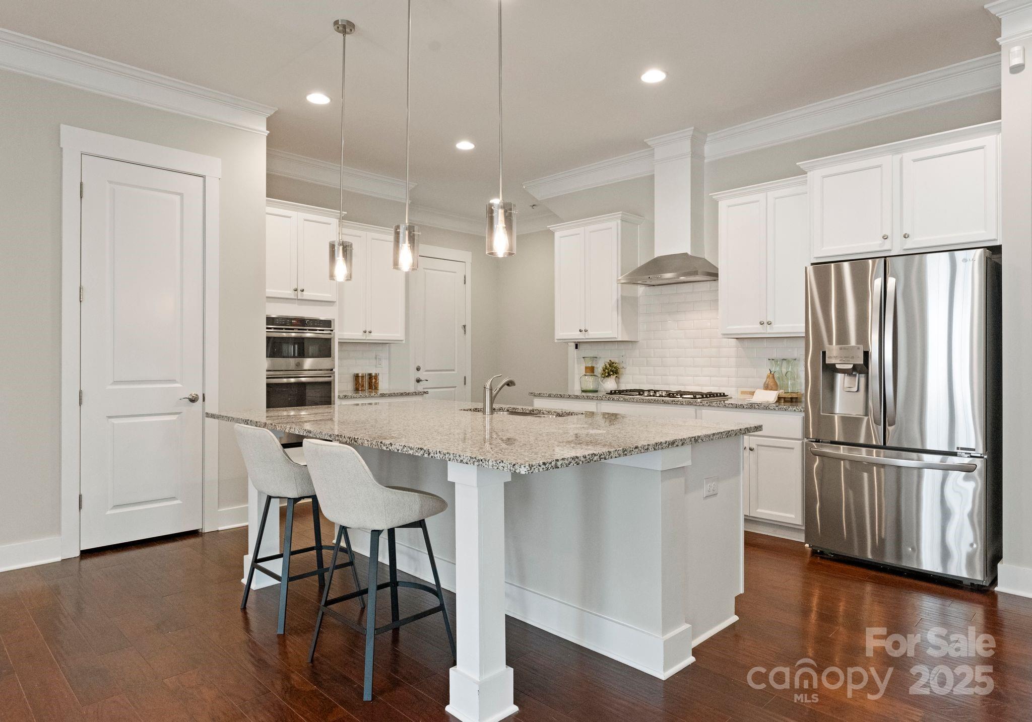 676 Kenway Loop Property Photo 3