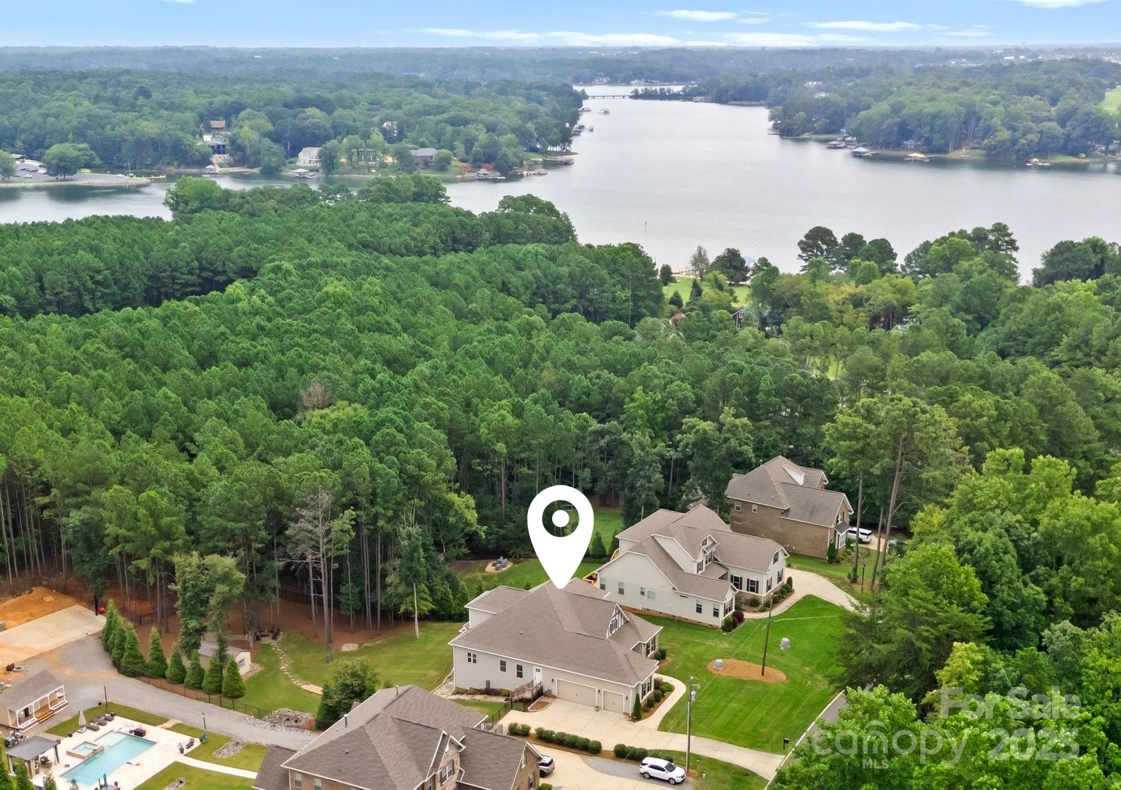 676 Kenway Loop Property Photo 5