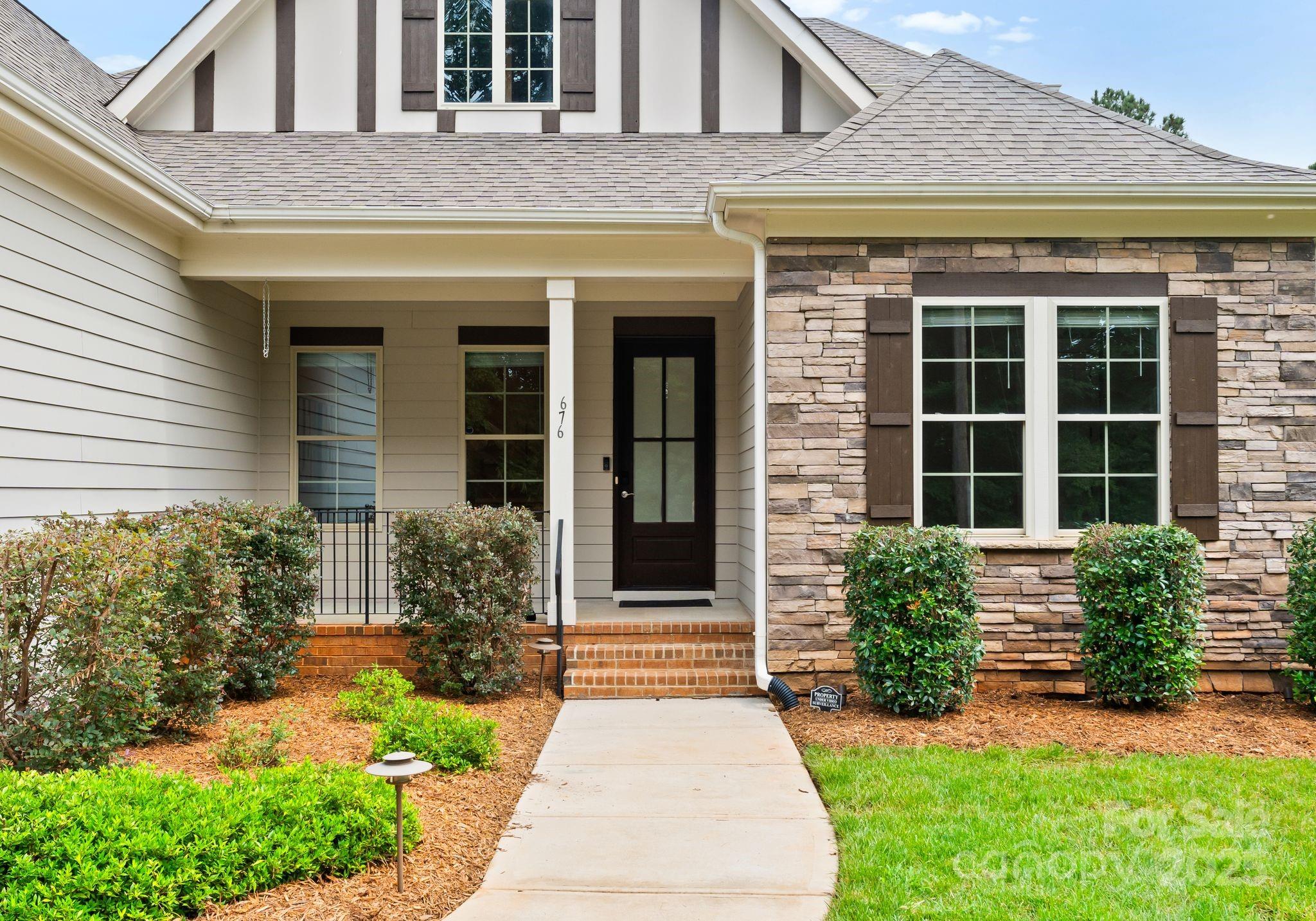 676 Kenway Loop Property Photo 6