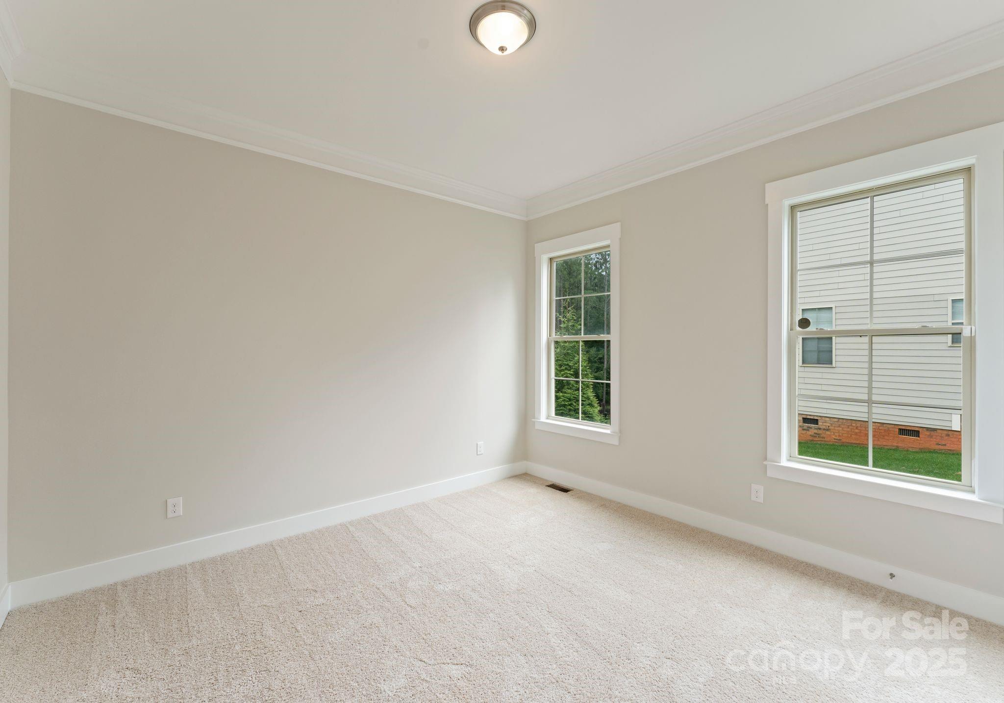 676 Kenway Loop Property Photo 24