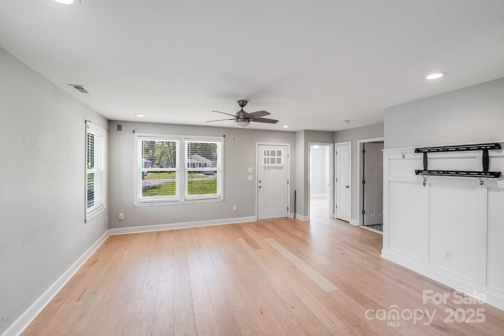 114 W Lee Avenue Property Photo 2