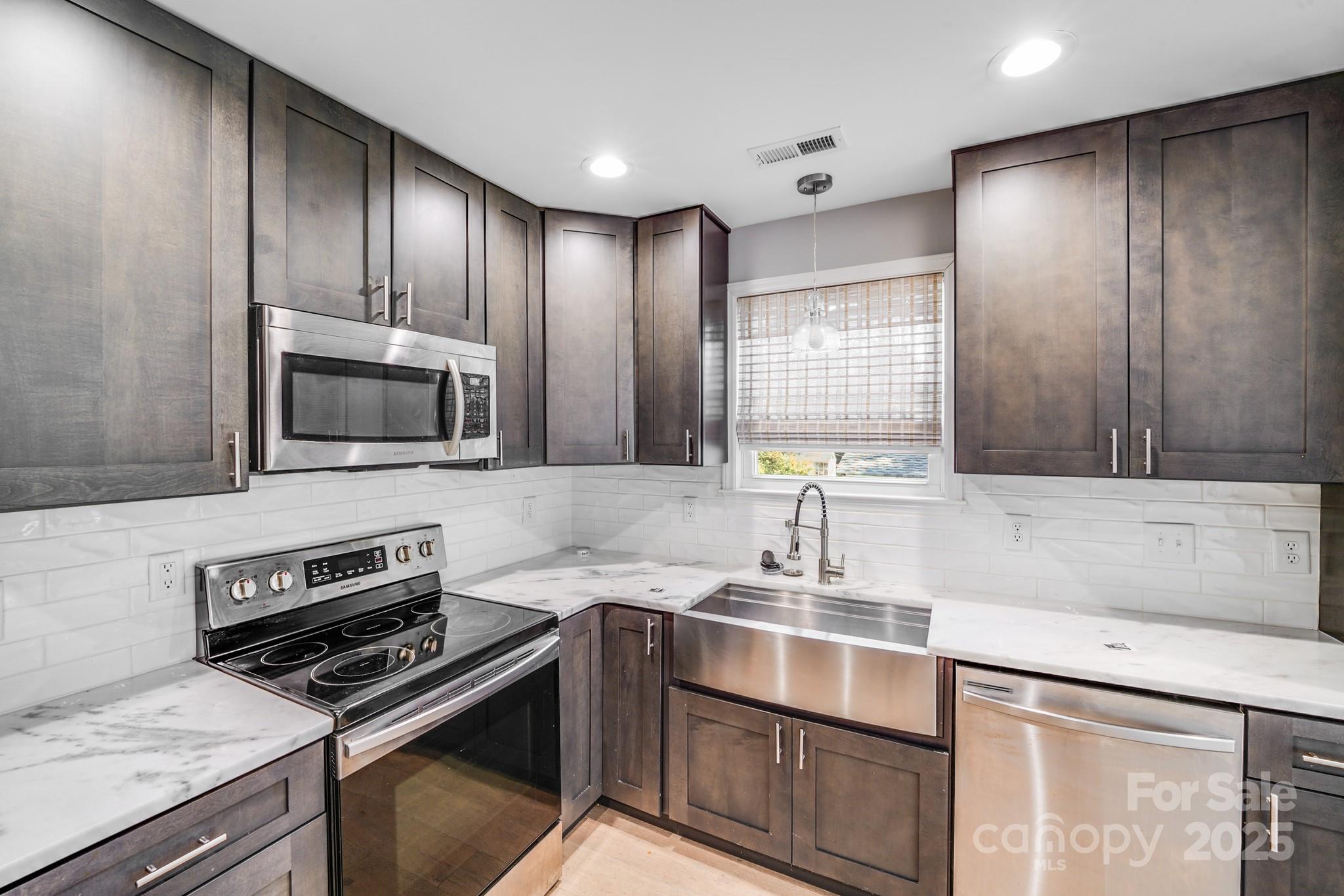 114 W Lee Avenue Property Photo 4