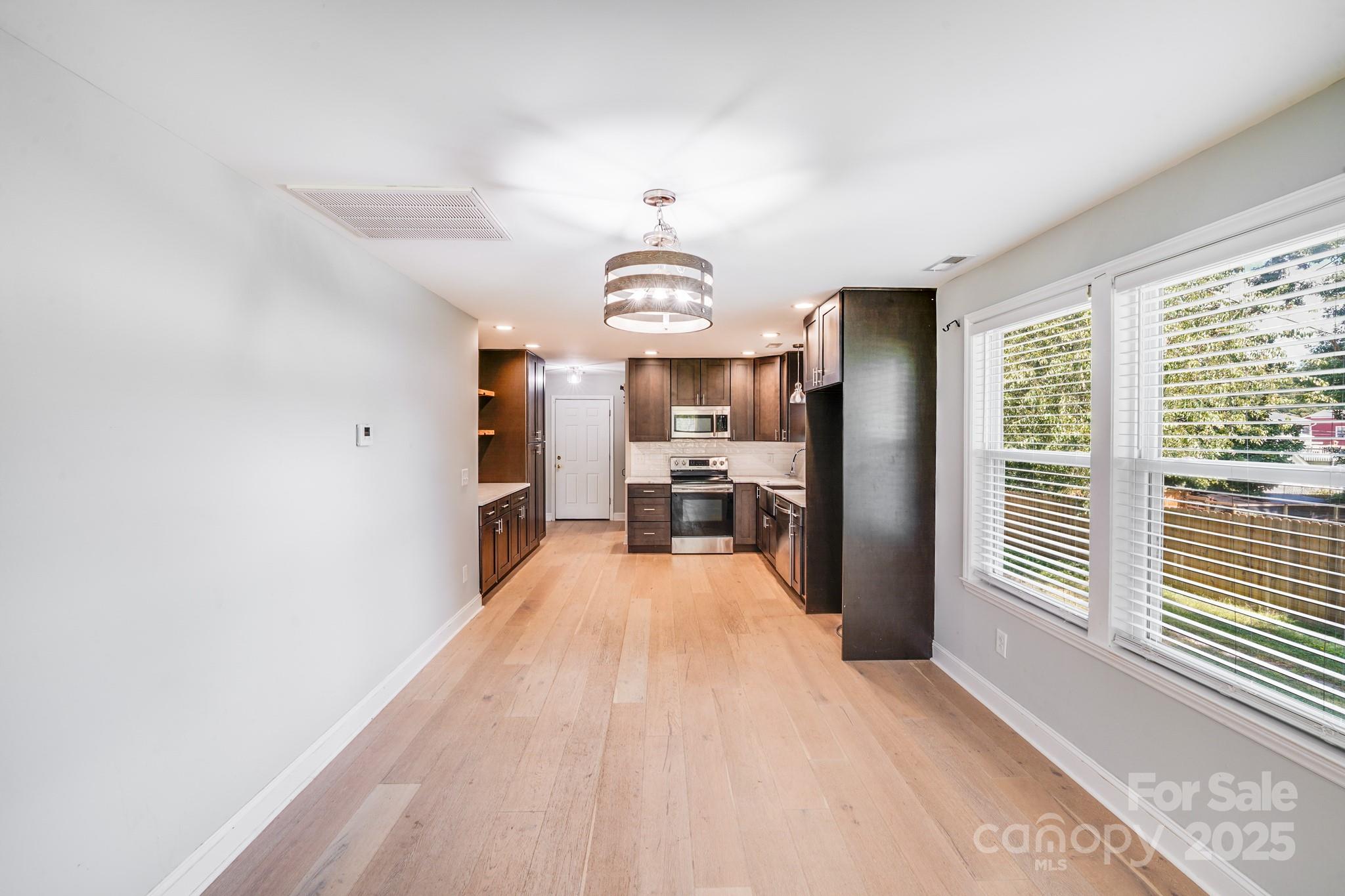 114 W Lee Avenue Property Photo 7