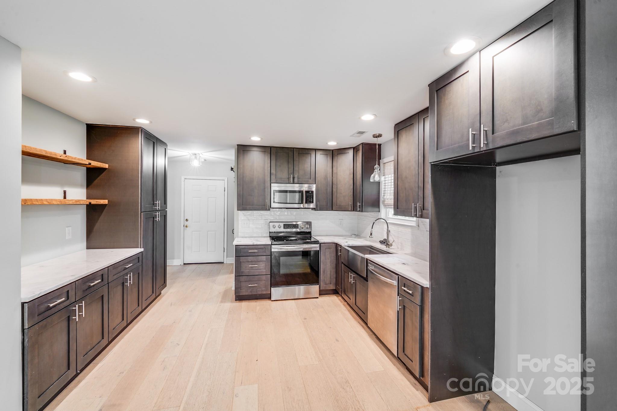 114 W Lee Avenue Property Photo 9