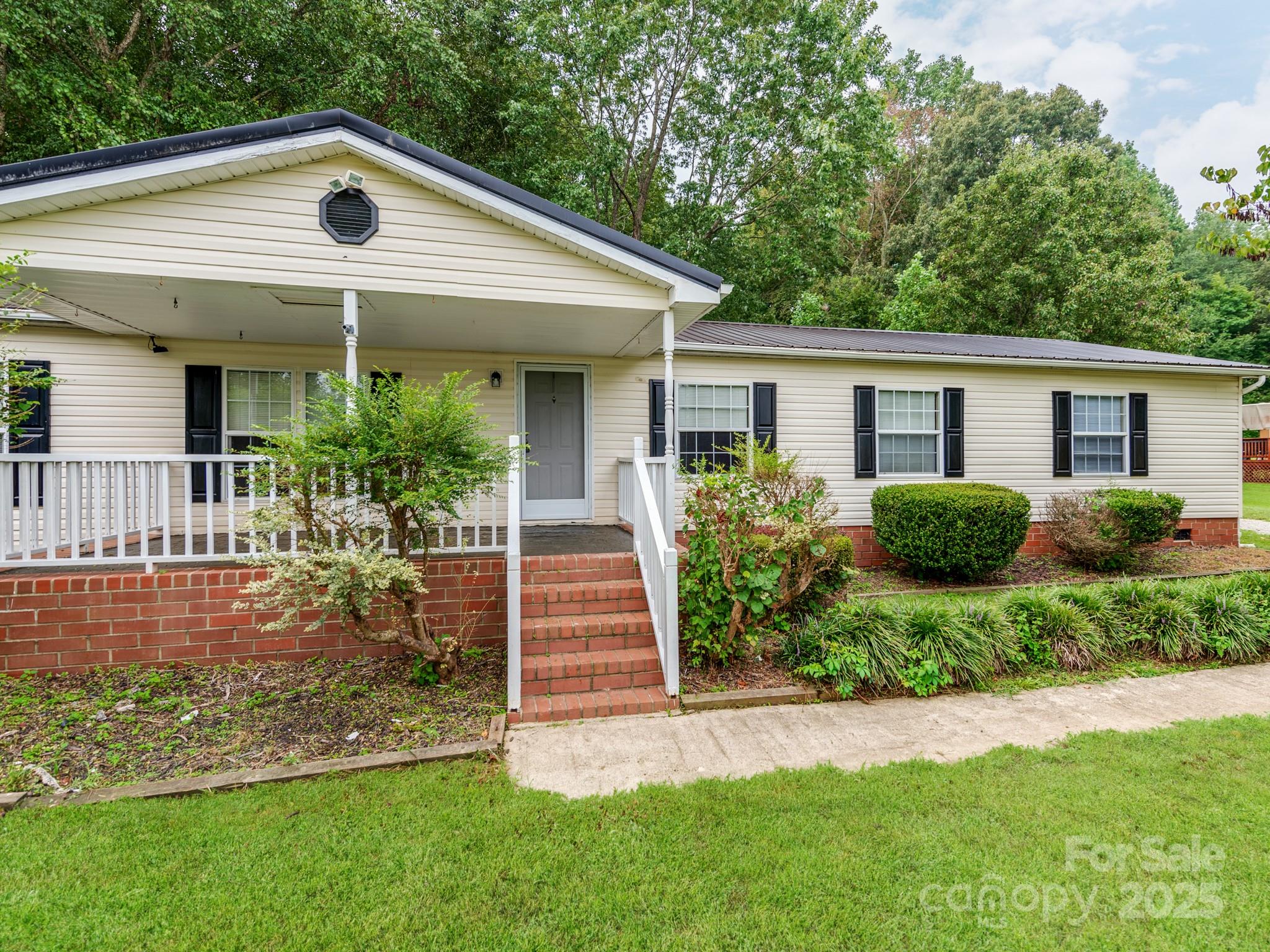 260 Westen Acres Drive Property Photo 3