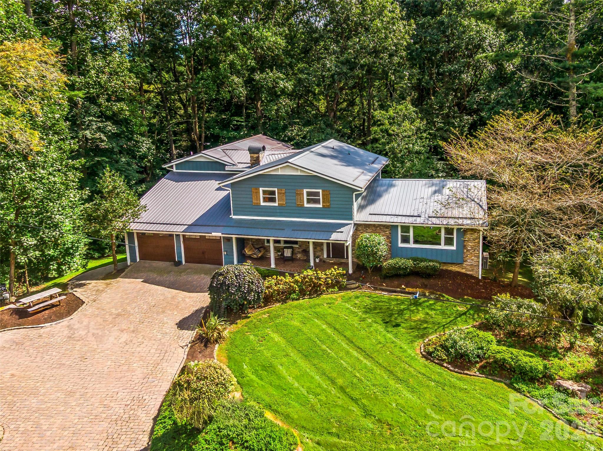 135 Dogwood Drive Property Photo 3