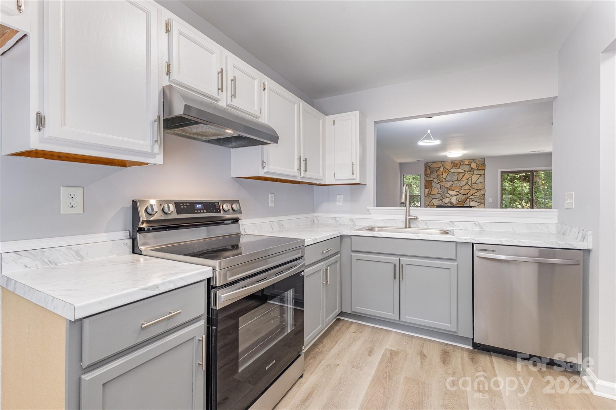 6319 Windsor Gate Lane Property Photo 10