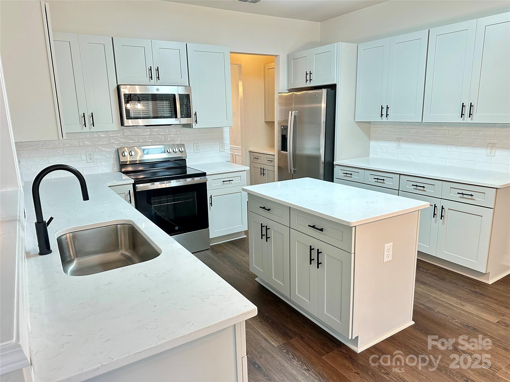 7633 Rathburn Lane Property Photo 7