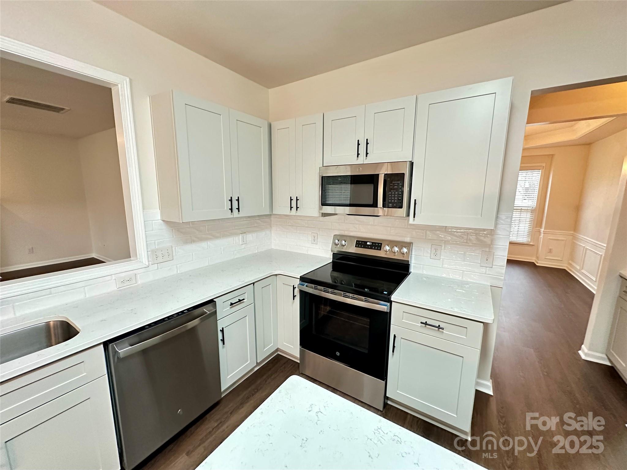 7633 Rathburn Lane Property Photo 9