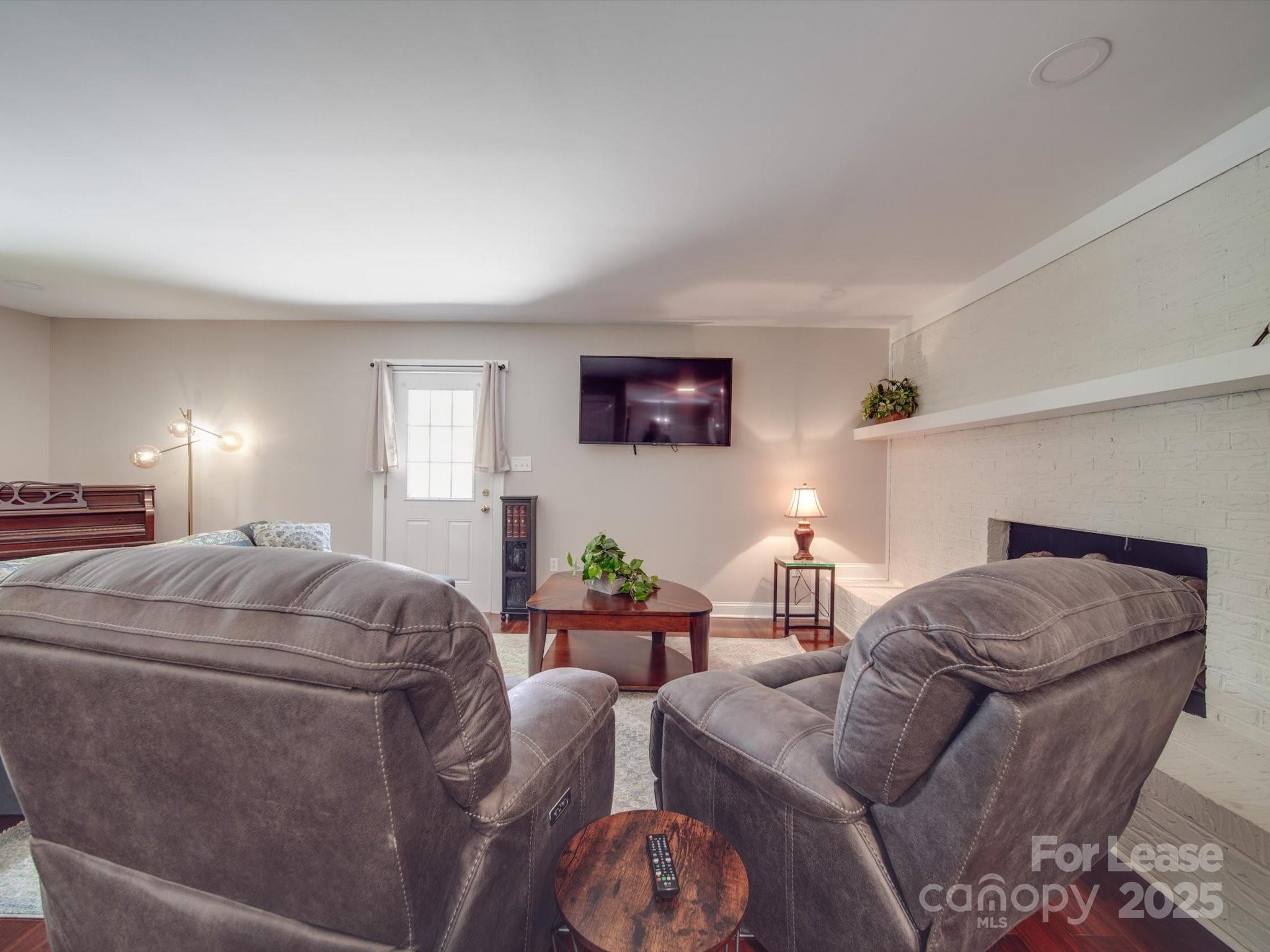 1510 Lynhurst Drive Property Photo 4