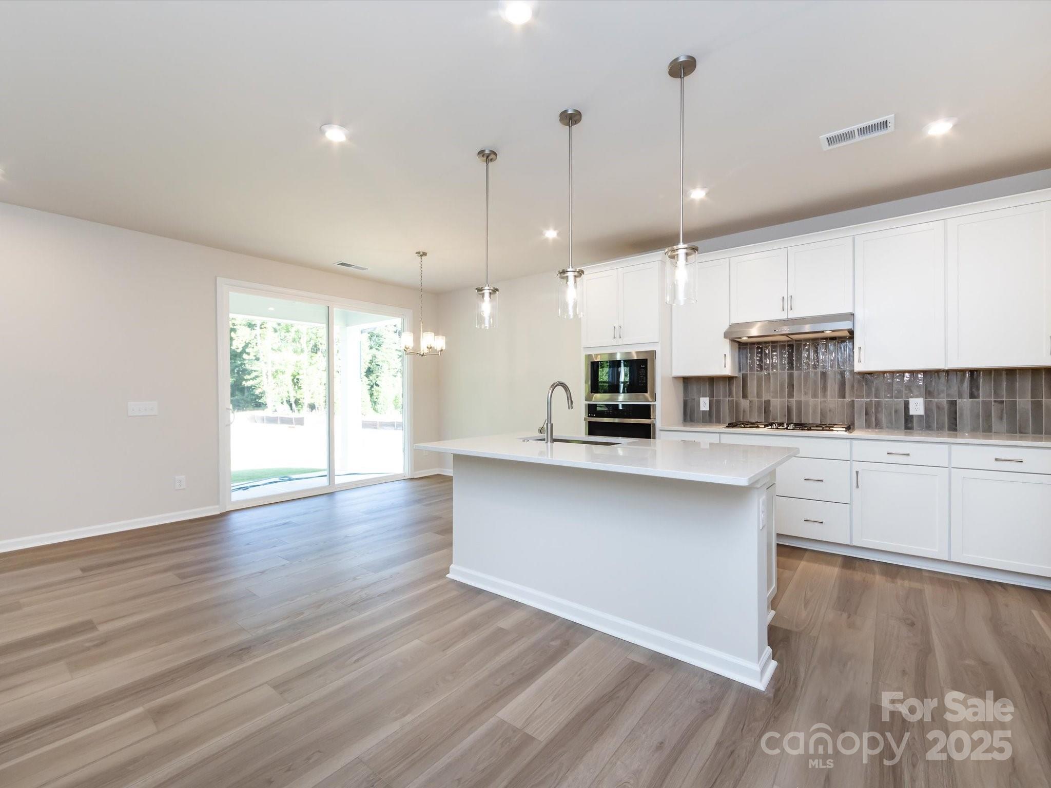 2141 Moss Bluff Drive Property Photo 5